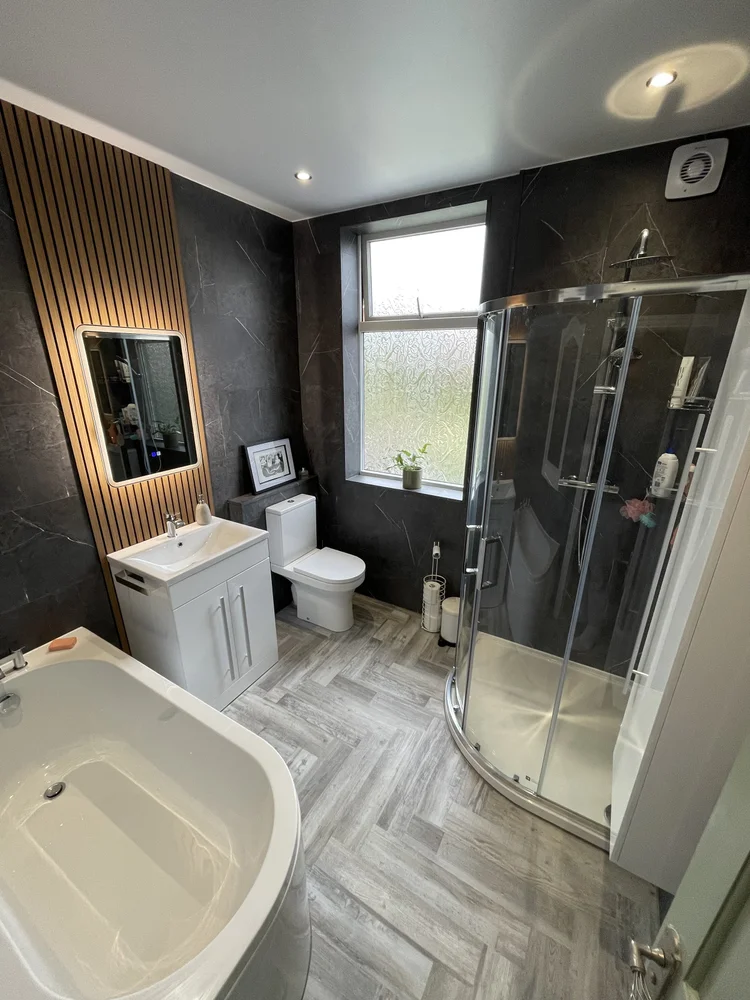Wall-panelled bathroom installation, photograph 46