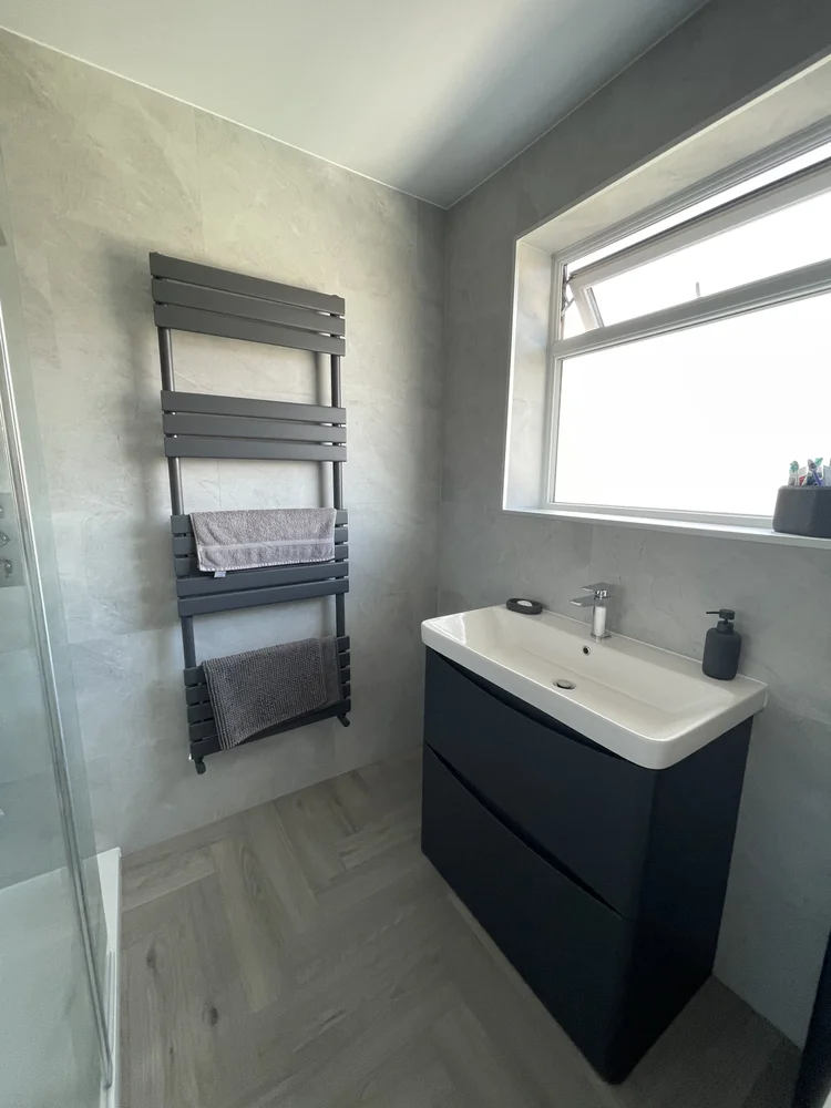 Wall-panelled bathroom installation, photograph 66
