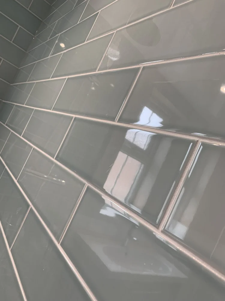 Tiled bathroom installation, photograph 35