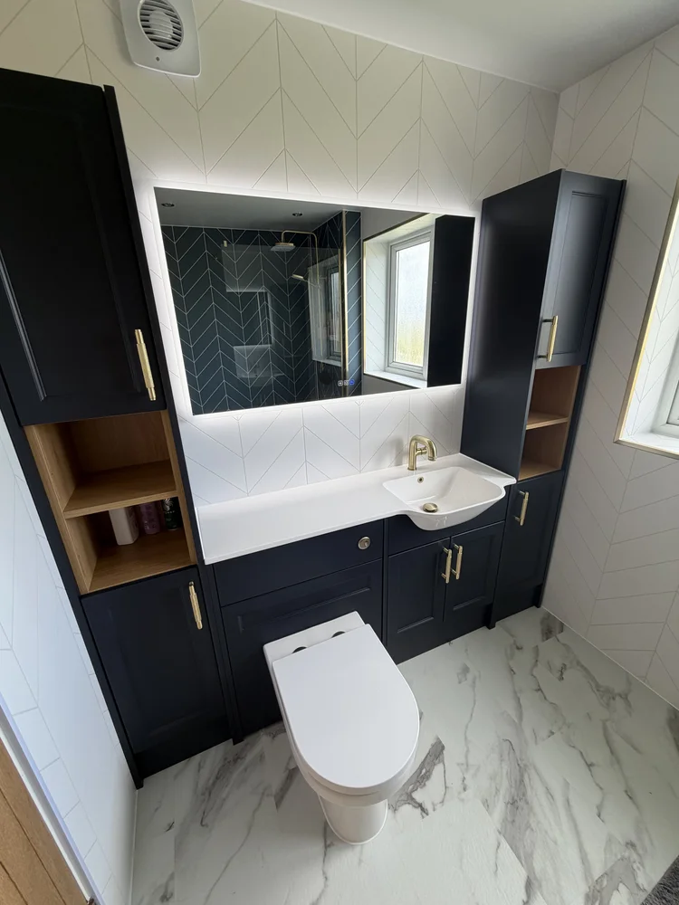 Shower and bathroom installation from our company portfolio, view 1