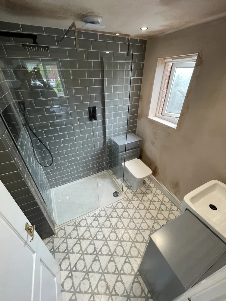 Tiled bathroom installation, photograph 26