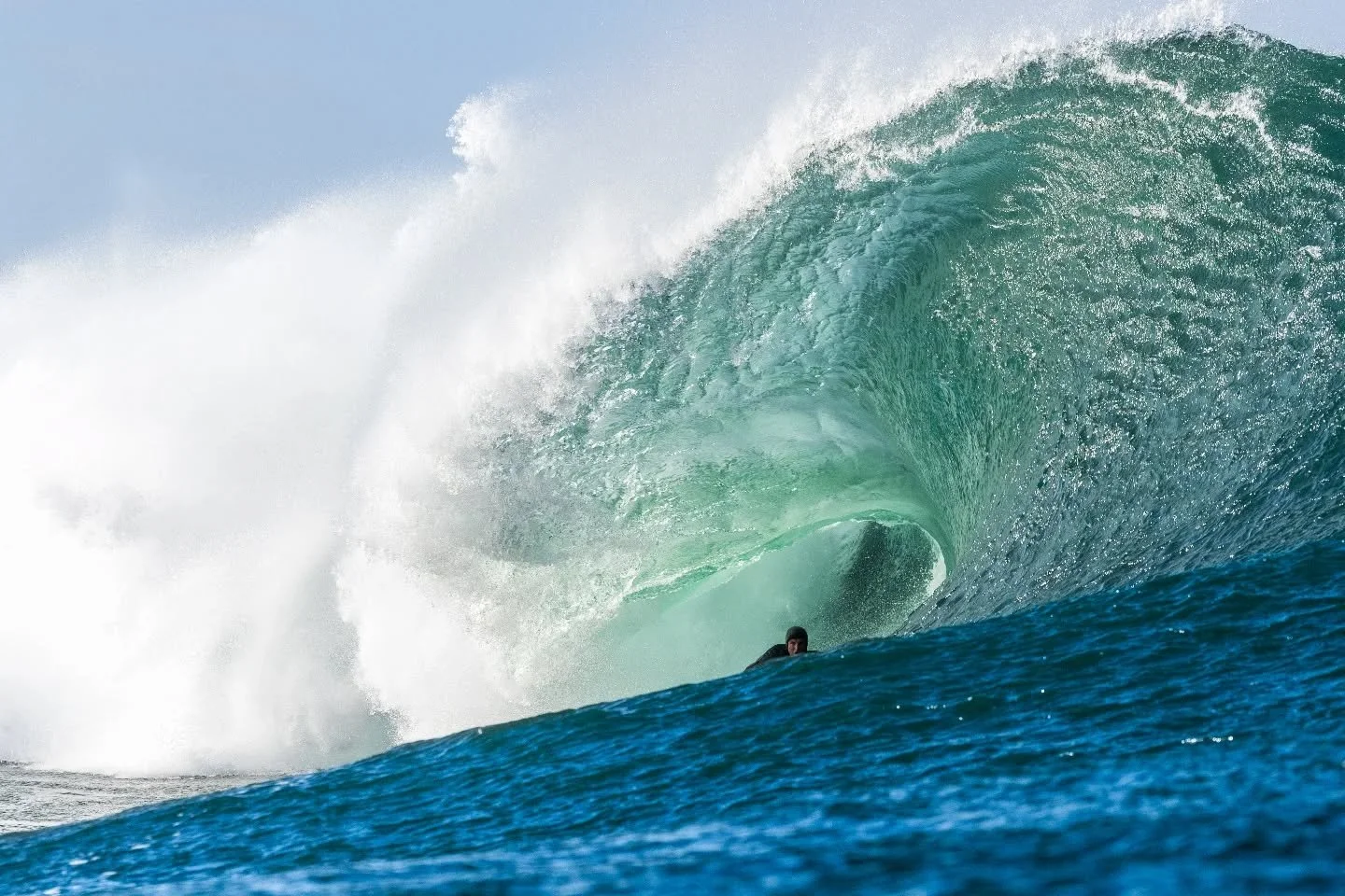 Heavy water season is around the corner, I can't wait to be back in the ocean to feel the energy. 
Here @gearoidmcdaid on a bomb at Mullaghmore during a trip last year on the Emerald Isle.

#surfphotography #sonyalpha #surfing #ireland