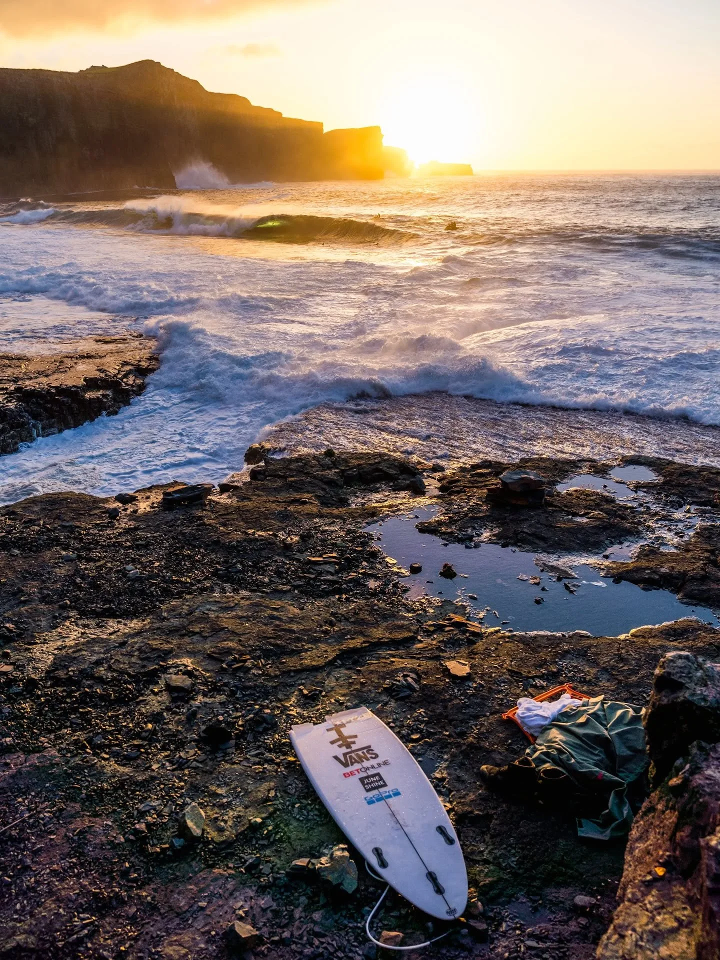 An afternoon I will never forget. Heavy waves, amazing surfing and beautiful light, I couldn't ask for more at this special place.

Hopefully more of this soon!

#sonyalpha #surfphotograhy #ireland #surfing