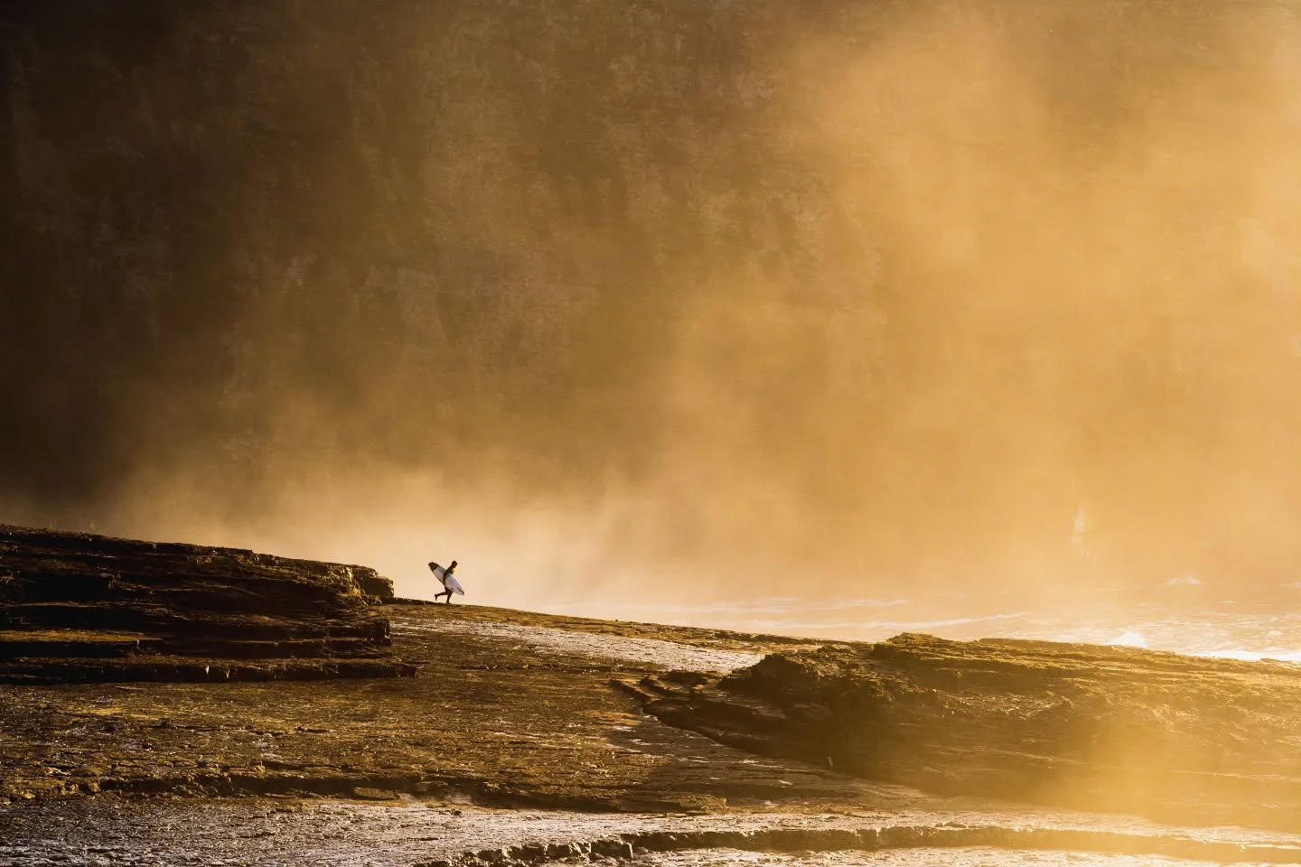 What an honor to find my image in the last Group Show Portfolio of @surfersjournal 34.3 alongside some of my favorite photographers.
An image of @gearoidmcdaid shot in Ireland last year from an incredible afternoon with an epic session, it was my fir