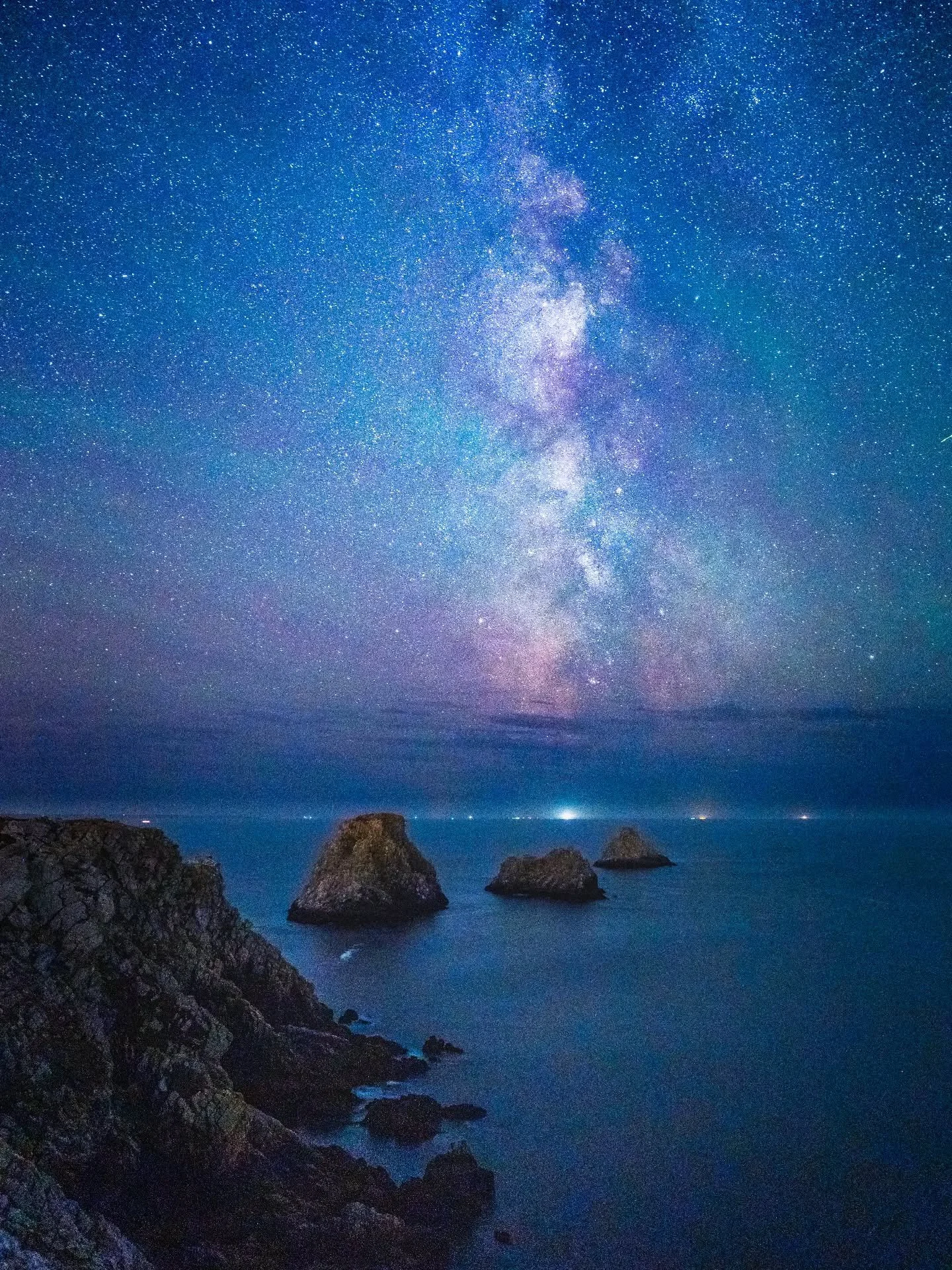 A place where I love to wonder. And under the stars it's even more magical. 

Find a print of this image at @heol_morgat or on my website ! ✌️

#sonyalpha #bretagne #astrophotography