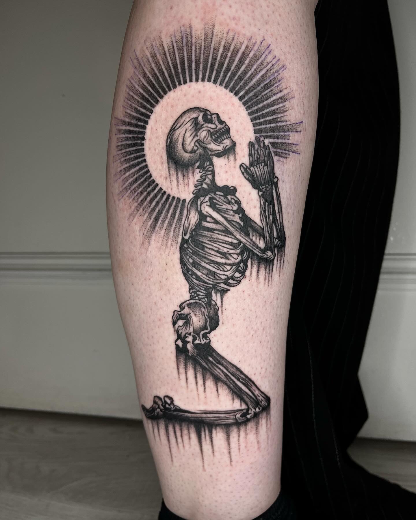 LordForgiveMeForThisSwag.

Love this darker, drippy take on a classic praying skeleton!

Well up for more in this style!

Thankyou @shandanun 🫡 (sat like a rock&hellip;)

#skeletontattoo #blackwork #darktattoo #anatomicaltattoo #flashart #darkart #l