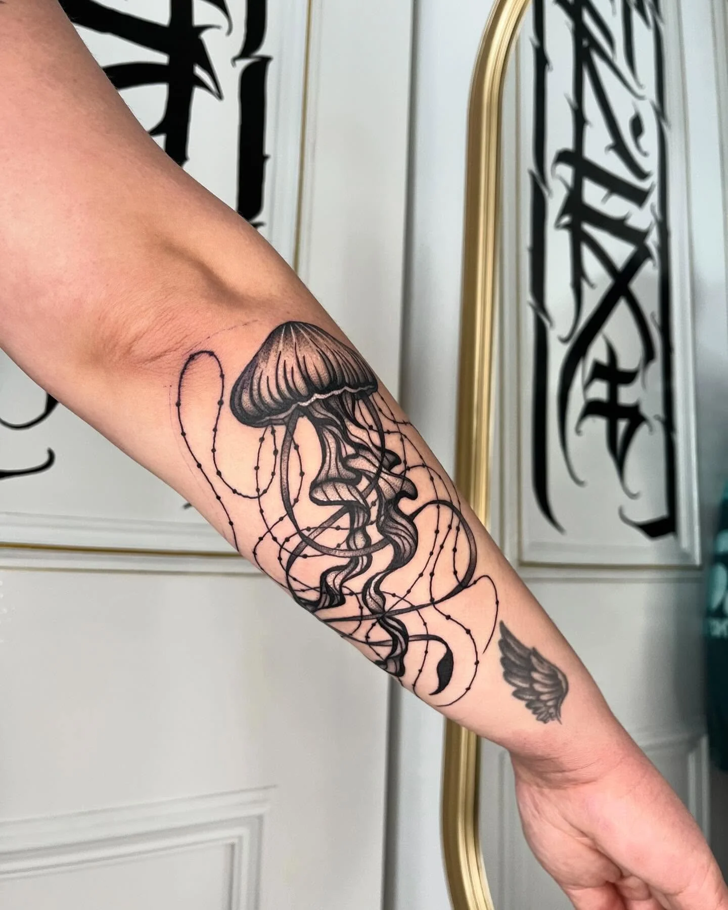 Couple Jellyfishesss 

Thankyou @maisie.baines and @jcroft112 🫡🫡

Love doing these, always up for more and work great for gap fillers!

🪼🪼🪼

#jellyfish #jellyfishtattoo #jellyfishart #liverpooltattoo #tattooartist #liverpooltattooartist