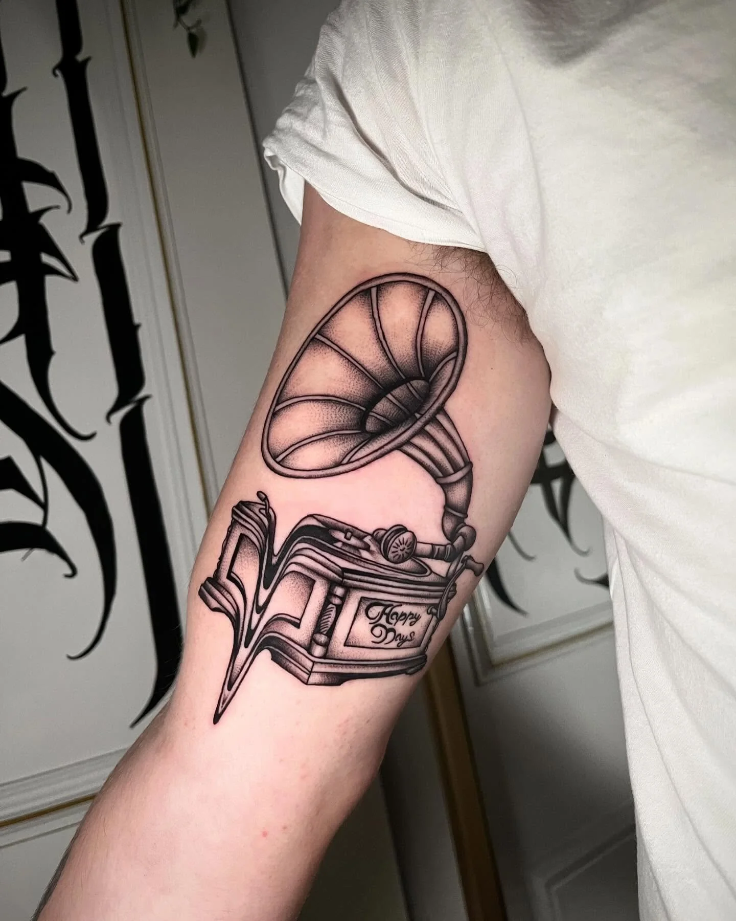 Loads of fun doing this custom gramophone design for @gxffxny 

Would love to do more in this warps/melty style!!

#gramophone #gramophonetattoo #musictattoo #mystyle #customtattoo #liverpooltattoo