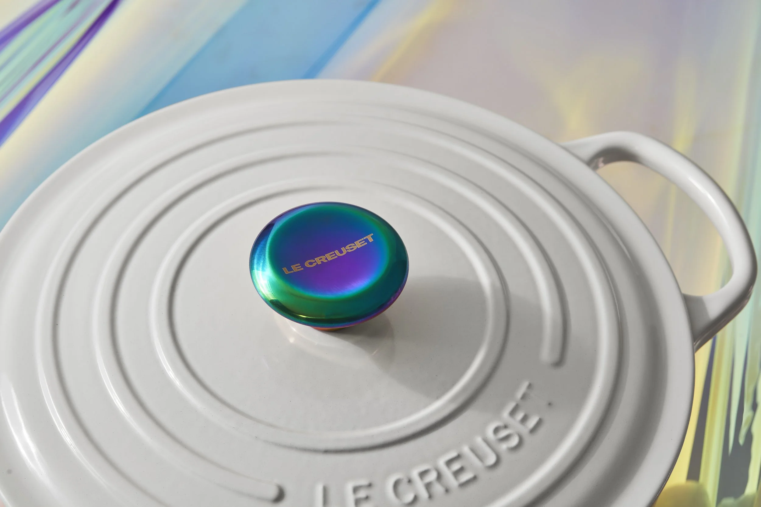 221017_LeCreuset_KnobCloseUp_White-RET.jpg