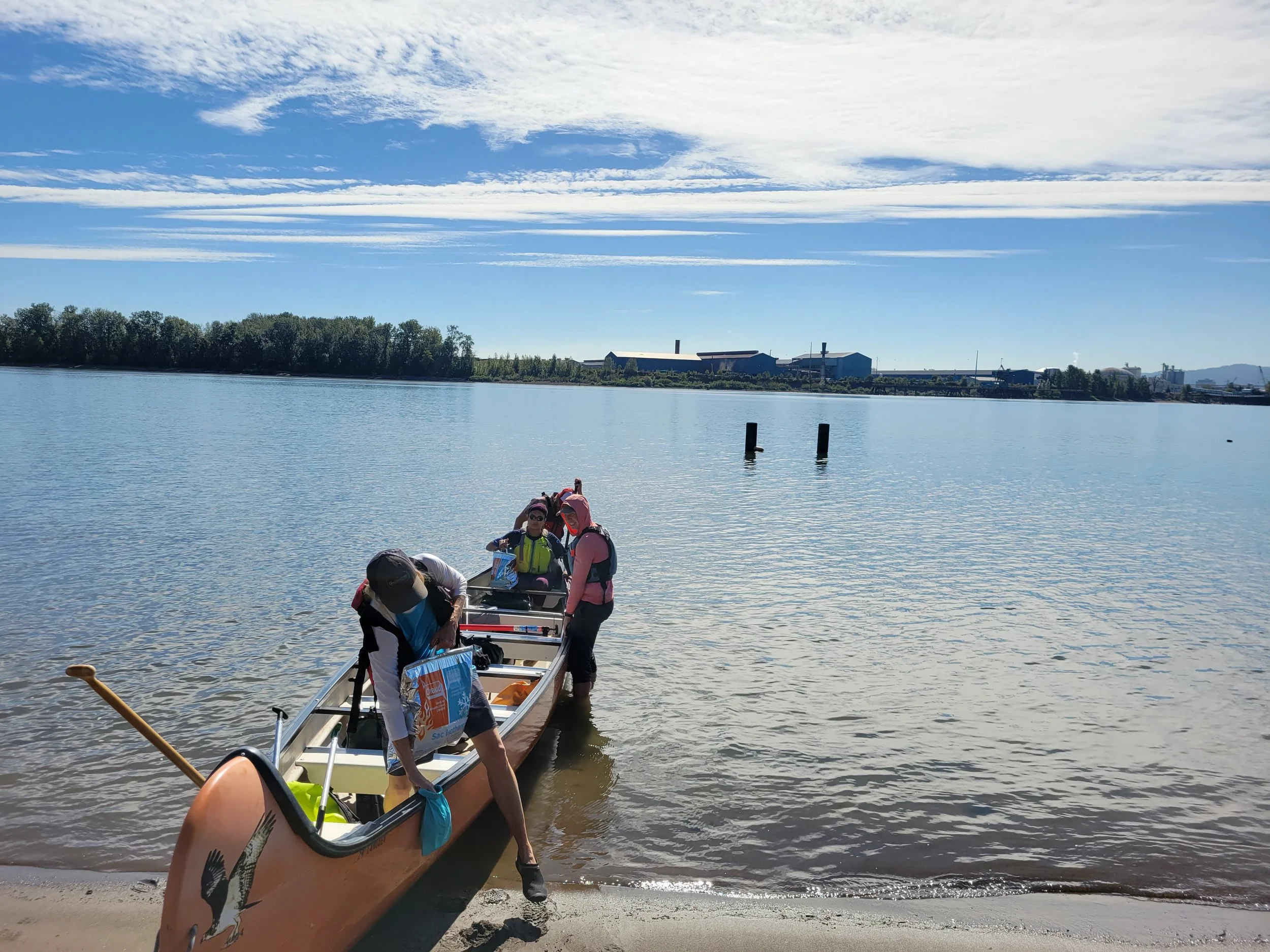 Photo of a canoe on the beach along the Willamette River