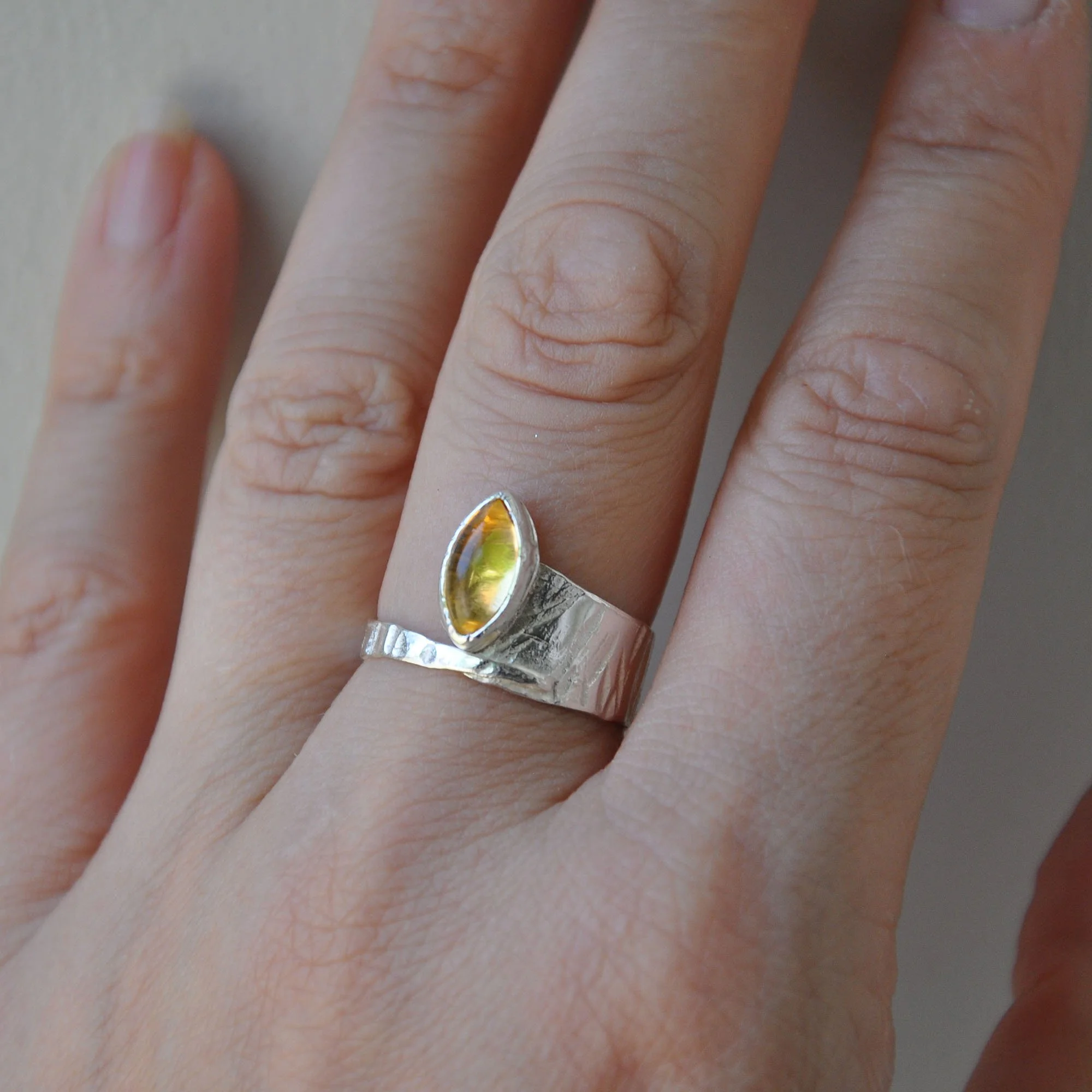 GLOWRINGY3.jpg