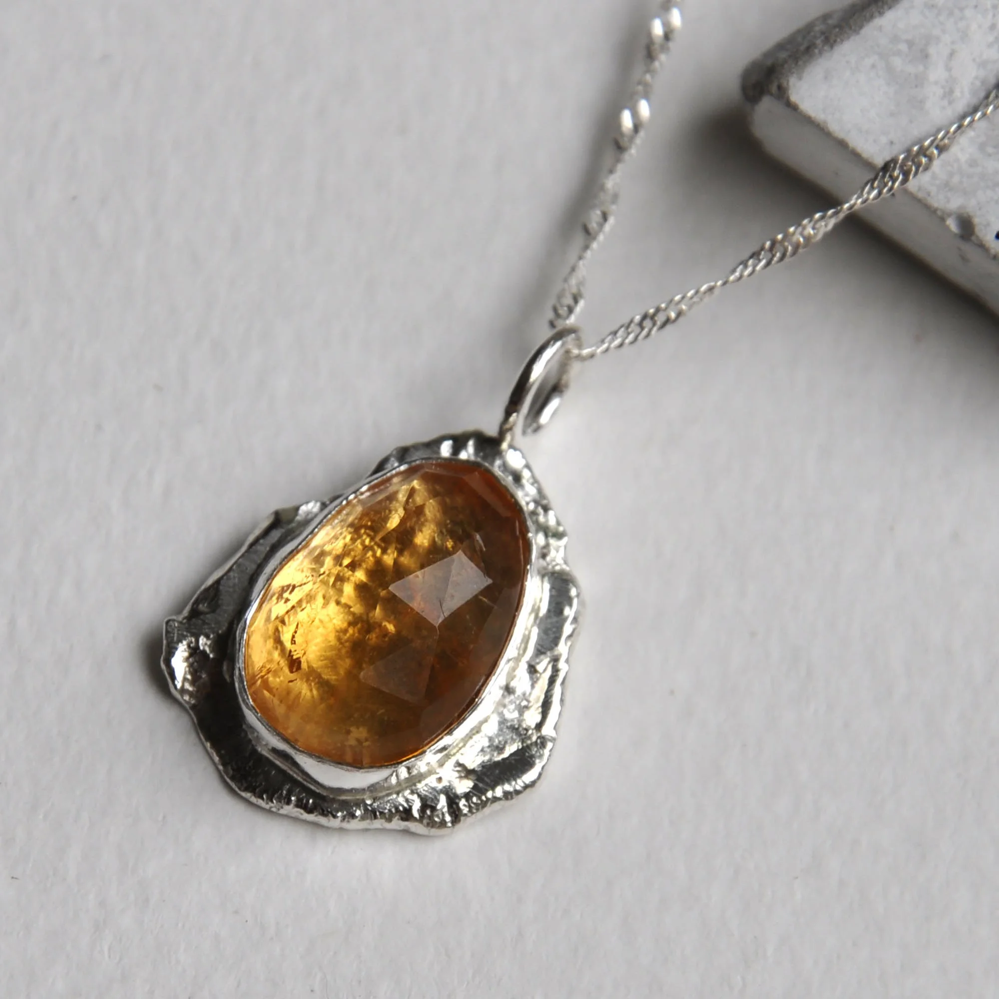 GLOWNECKLACE2.jpg