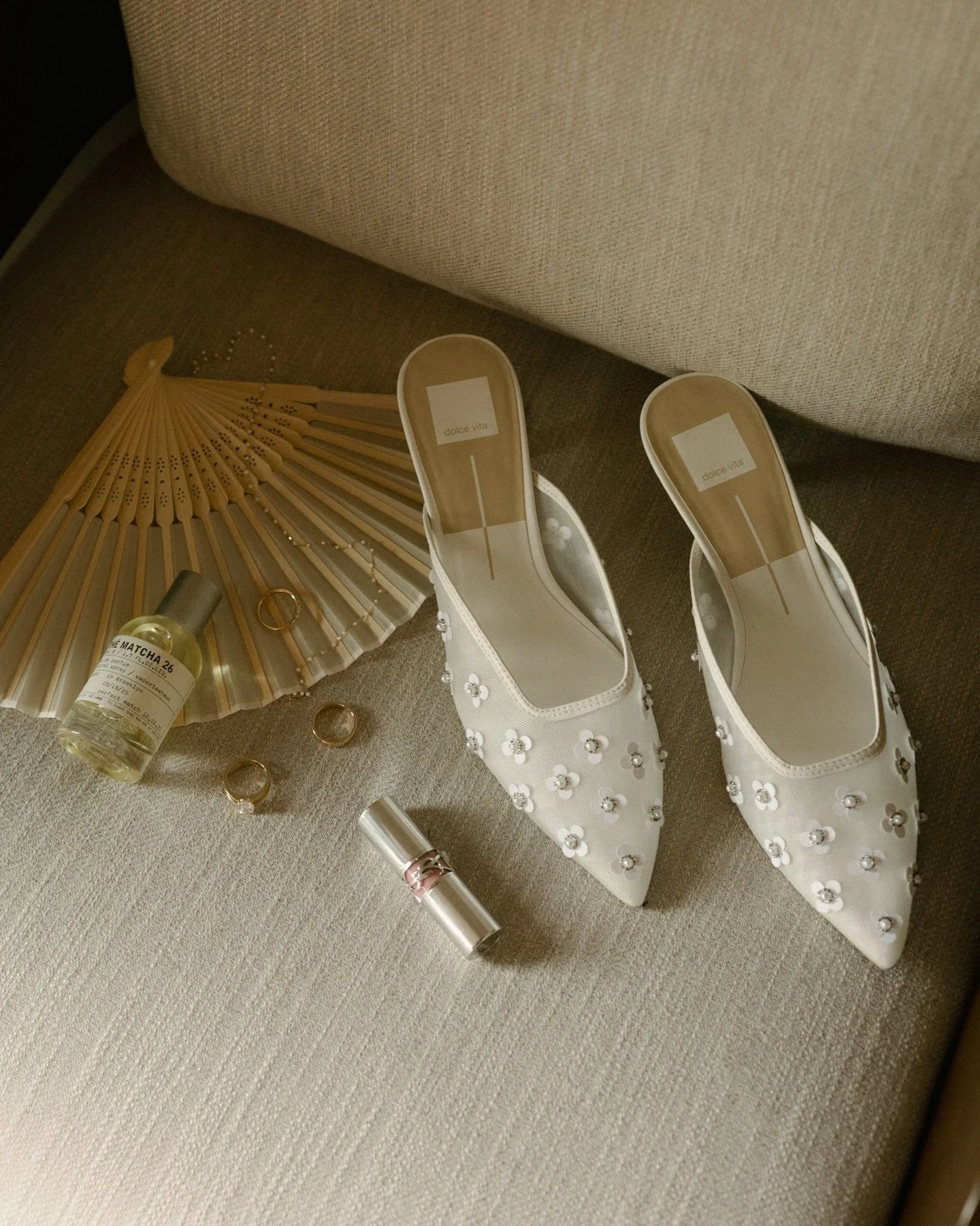 fleeting getting ready moments 

Often a part of your day that gets cut off the timeline are getting ready photos. And although I understand not needing a bunch of pictures with half your makeup done and everyone in their pjs, I do have to say that t