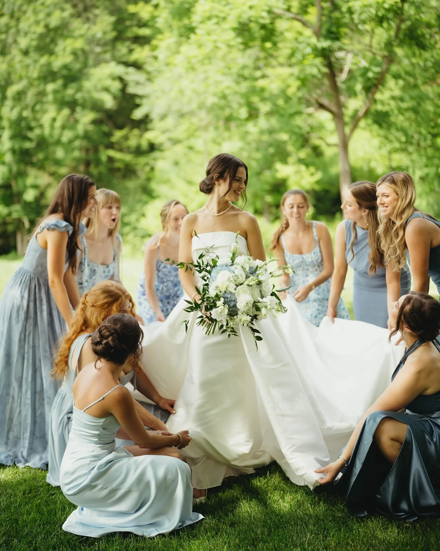 Claudia &amp; Ben 💘 the weather had its own storyline that day ⛈️ but nothing could outshine the love these two shared 🤍
.
photo: @anyakayphoto
second shooter: @maddierae_photography 
video: @lakeview_cinema 
dj: @gatsbysoundandlighting 
florist: @