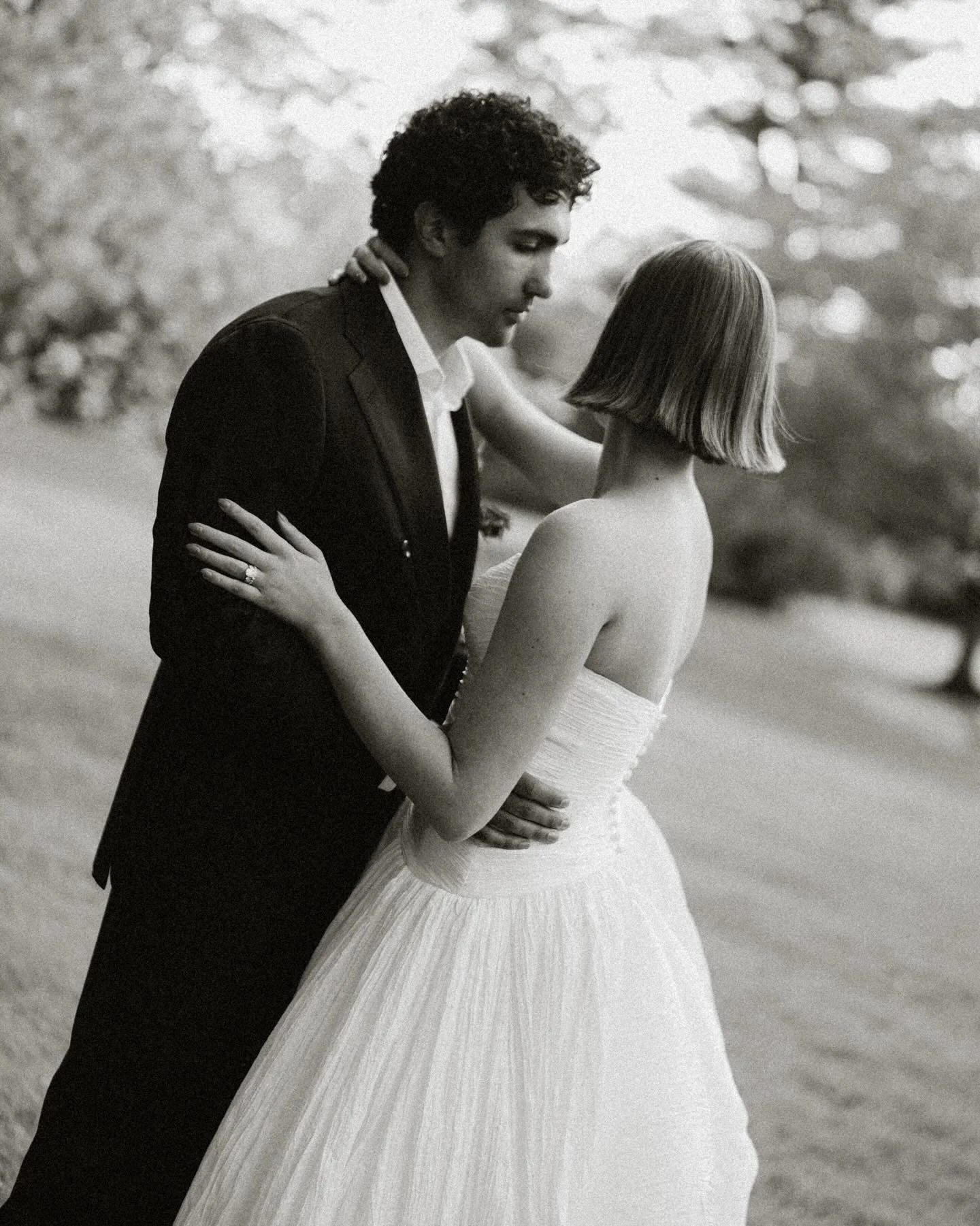 Elise &amp; Gareth celebrated their wedding with a warm, light-filled summer soir&eacute;e at the Pearl S. Buck House - a National Historic Landmark and former home of the renowned American writer and humanitarian. Their outdoor celebration was rich 