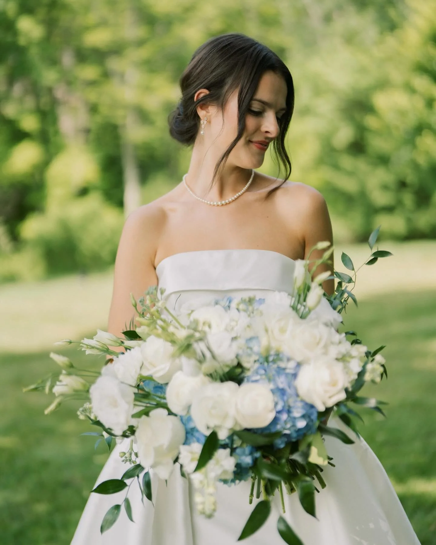 Claudia&rsquo;s bridal portraits have been living in my heart for a while now, patiently waiting for their moment here. There is something so incredibly special about this part of the day - the quiet anticipation, the soft laughter, the happy nerves.