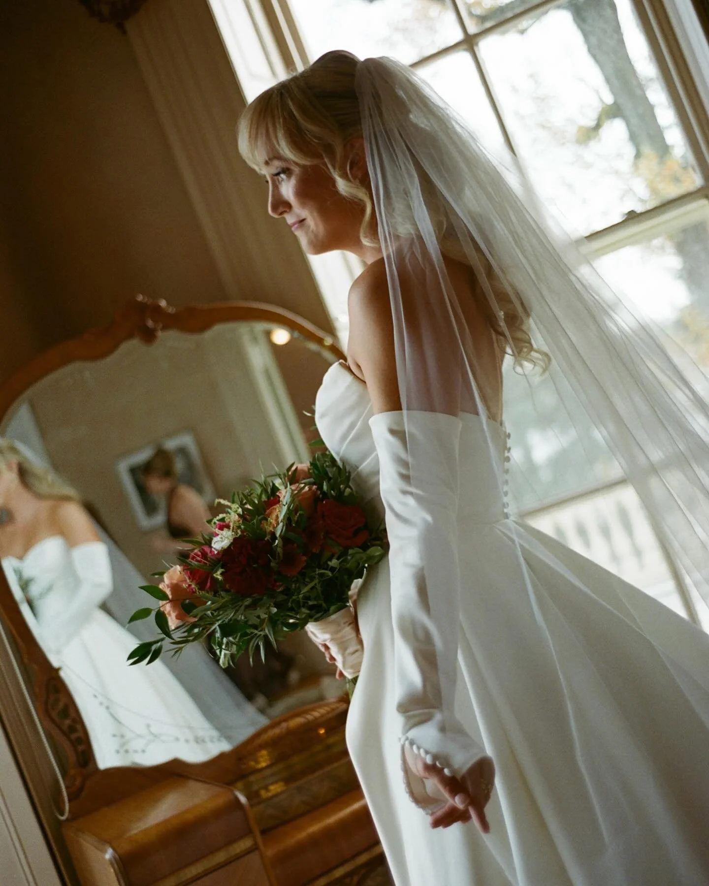 Toni &amp; Sean ✨

photography: @anyakayphoto 
venue: @glenfoerd 
dj: @eastcoastentertainment 
cake: @isgropastries 
make up &amp; hair: @jm.and.company 
florist: @riehsflowers 
catering: @jh_weddings @jhcateringevents