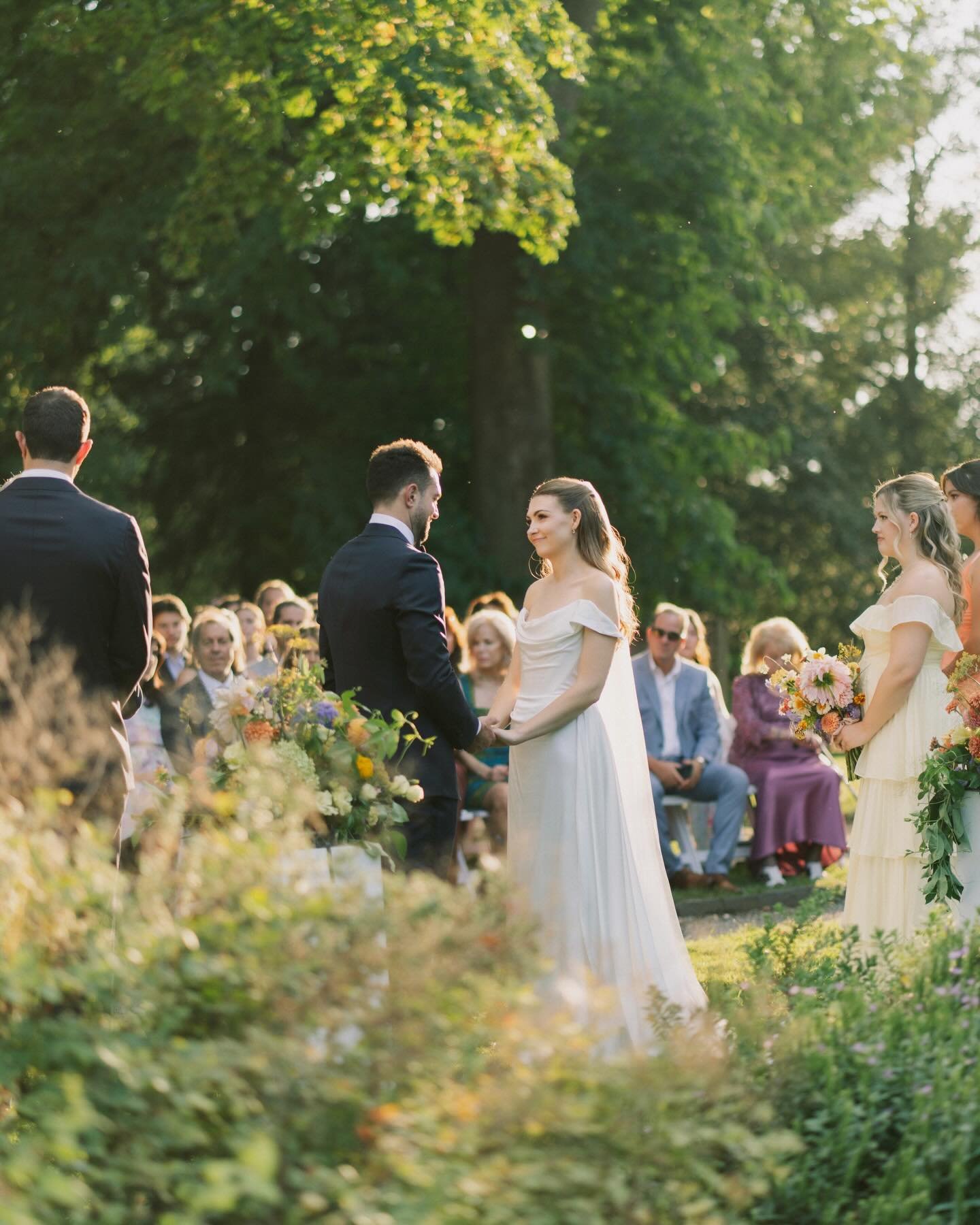 Erin &amp; Jonnie, September 2025 - mix of film and digital 💛🎞️

Photography: @anyakayphoto
Venue: @bartramsgarden @jh_weddings
Catering/planner: @jhcateringevents
Florist: @caroline.florals
Wedding Attire: @viviennewestwood @suitsupply
Hair: @aman