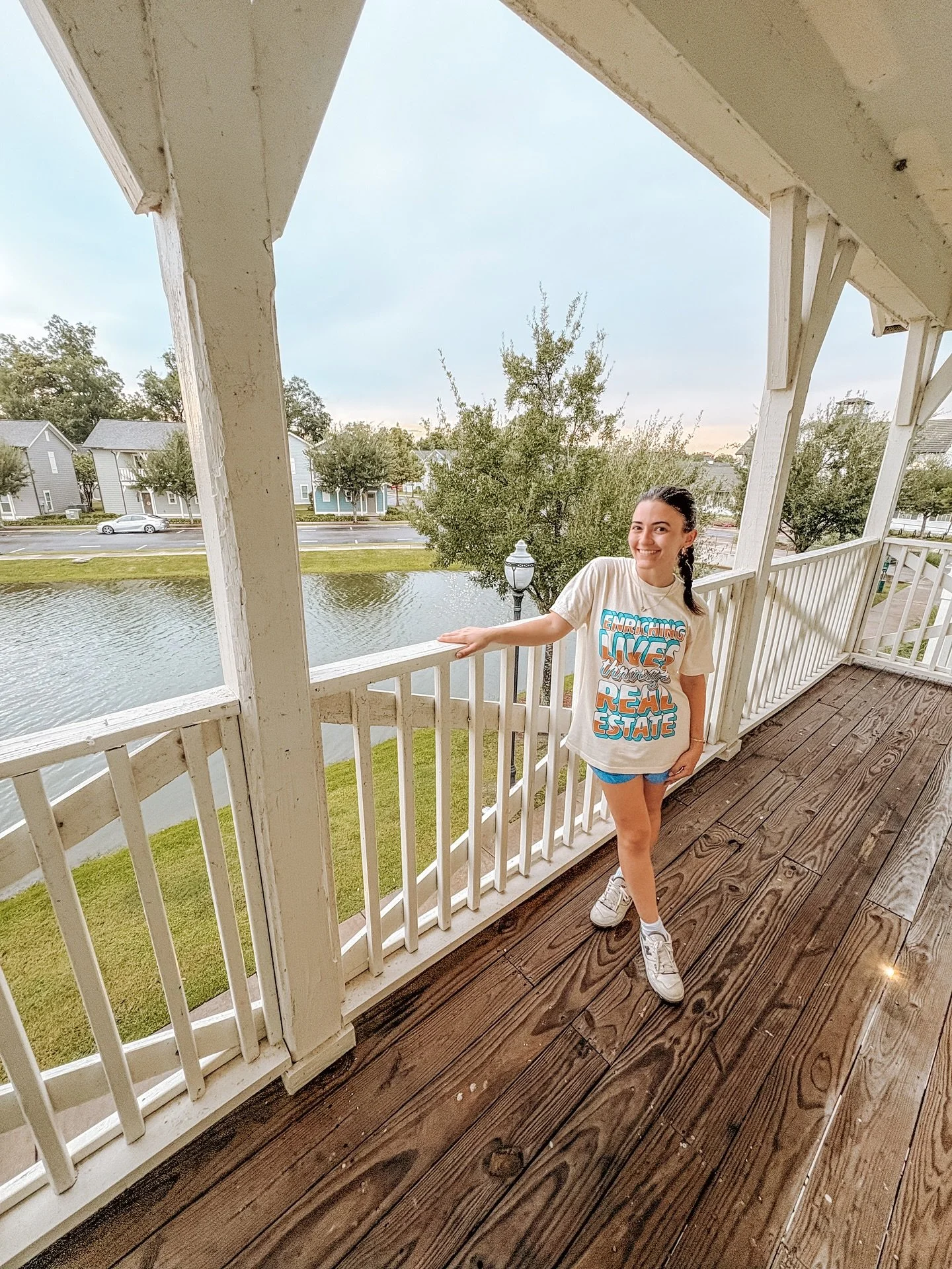 A balcony with a view?? SIGN ✍🏻 ME ✍🏻UP ✍🏻 !!

We&rsquo;ve still got space in our 5 Bedroom Upper Deck Floor Plans for this Fall, and even one for you AND your four friends to live in together!! 👫👫AND DID WE MENTION THEY&rsquo;RE ALSO ON SPECIAL