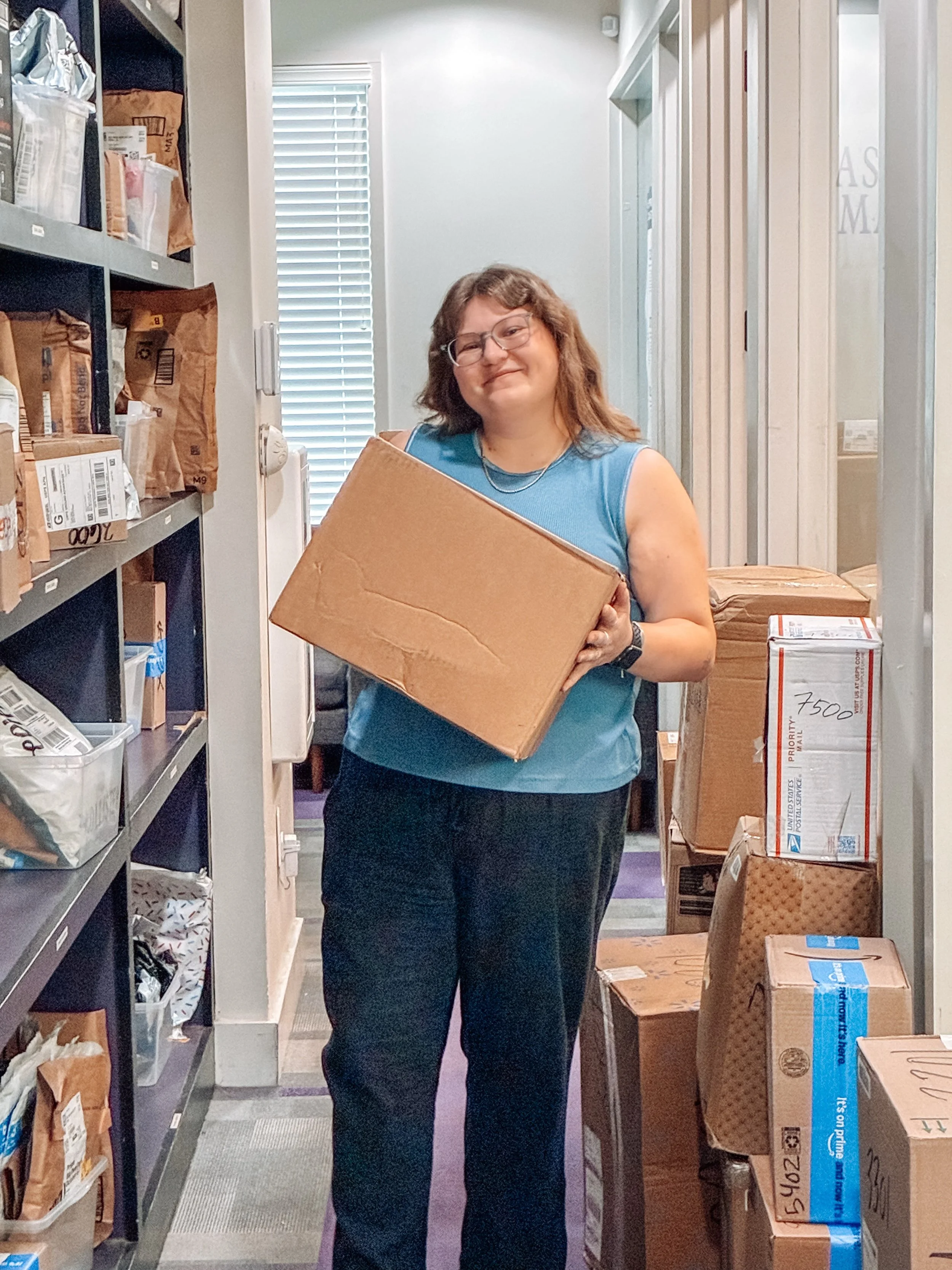 📦 Don&rsquo;t forget to stop by this week to pick up your packages and fill out your renewal sheet! Spots are filling up fast, so secure your space and lock in your rate before it changes. 🏡 #RenewToday #LSULiving #ArlingtonCottages #PackagePickup