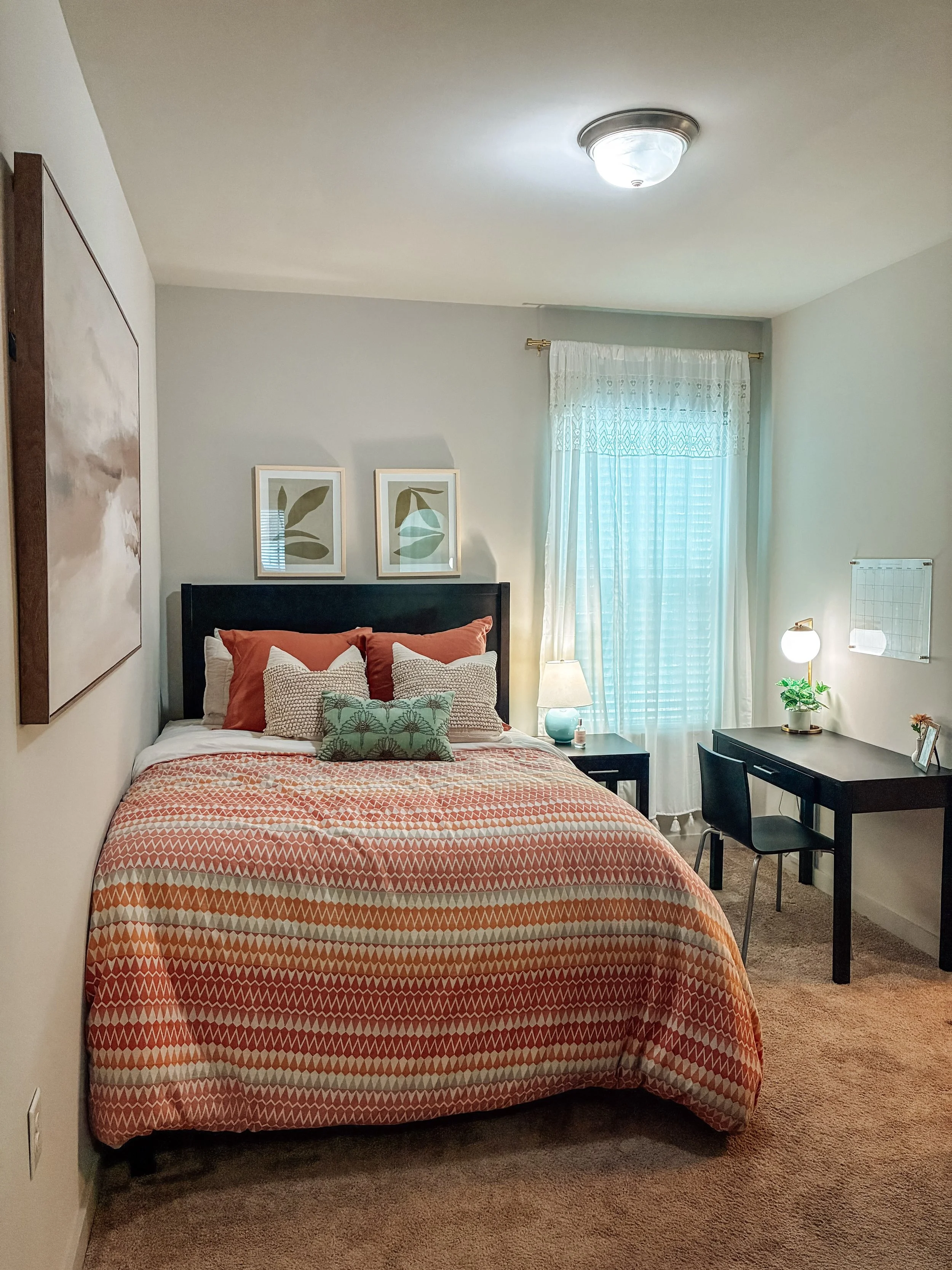The weather may not be perfect, but it&rsquo;s always a great day to find your next home at Arlington!
Stop by for a tour today and check out our amazing model apartments and spacious bedspaces. See why so many residents are choosing to call Arlingto