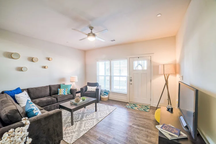 Arlington Cottages & Townhomes Apts near LSU