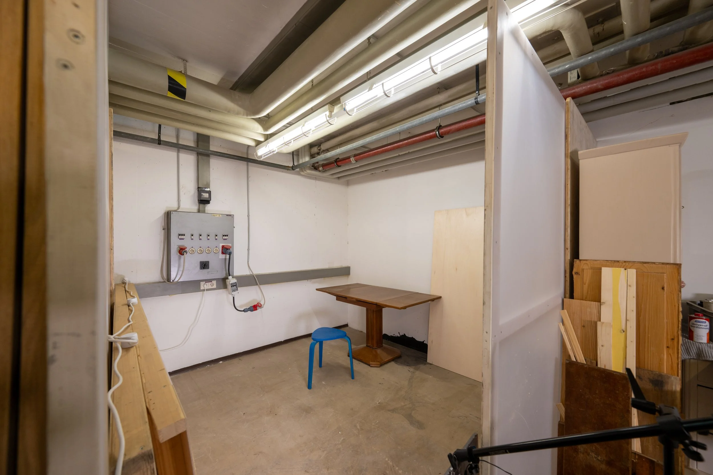 Eigene Fläche in der Wiso Giesing Gemeinschaftswerkstatt. Nutzung aller professioneller Maschinen und der 120 qm Gemeinschaftsfläche