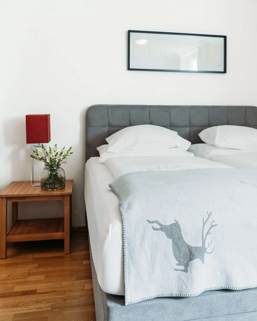 In unseren liebevoll ausgestatteten Ferienwohnungen & Ferienhäusern findet ihr alles, was es für einen rundum entspannten Urlaub braucht.
💚 Gemütliche Schlafzimmer mit liebevollen Details
🍽️ Voll ausgestattete Küchen fü