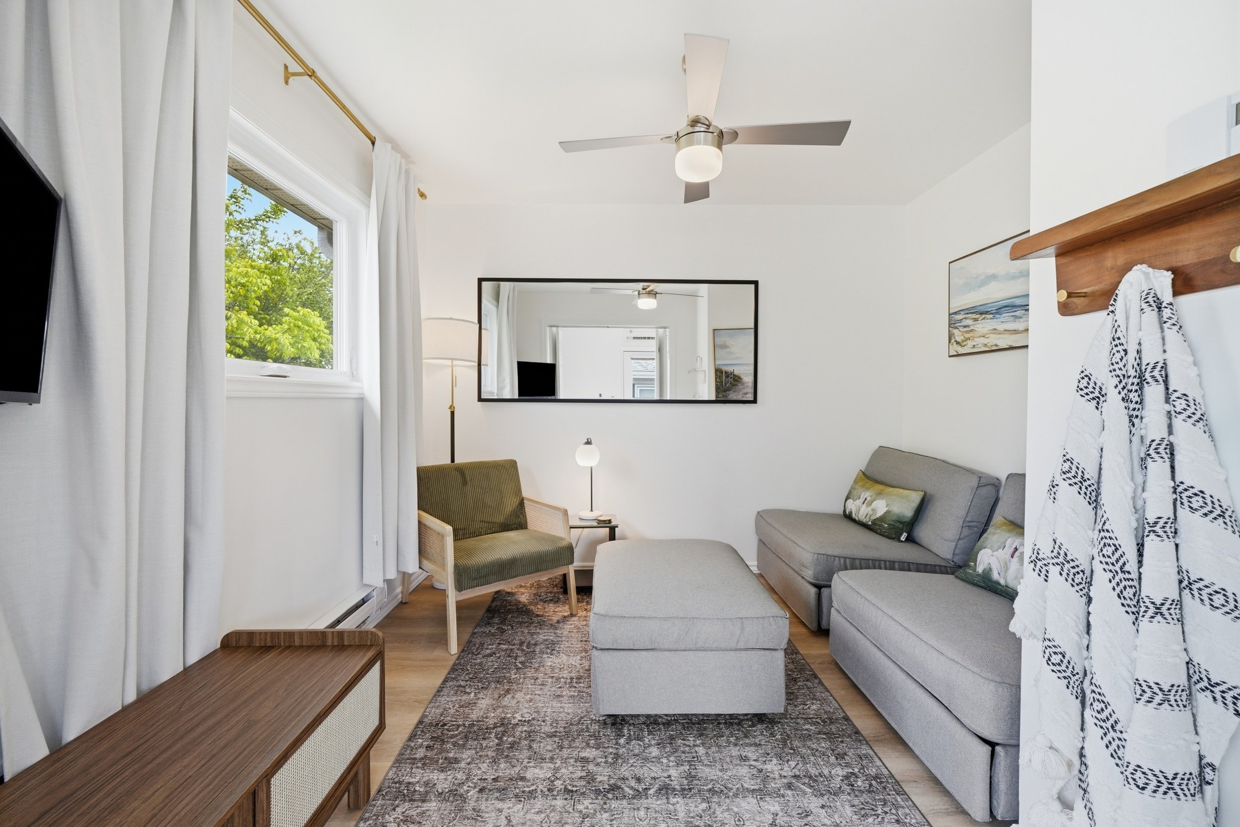 21 - 137 Main St, Wellington, ON.JPG