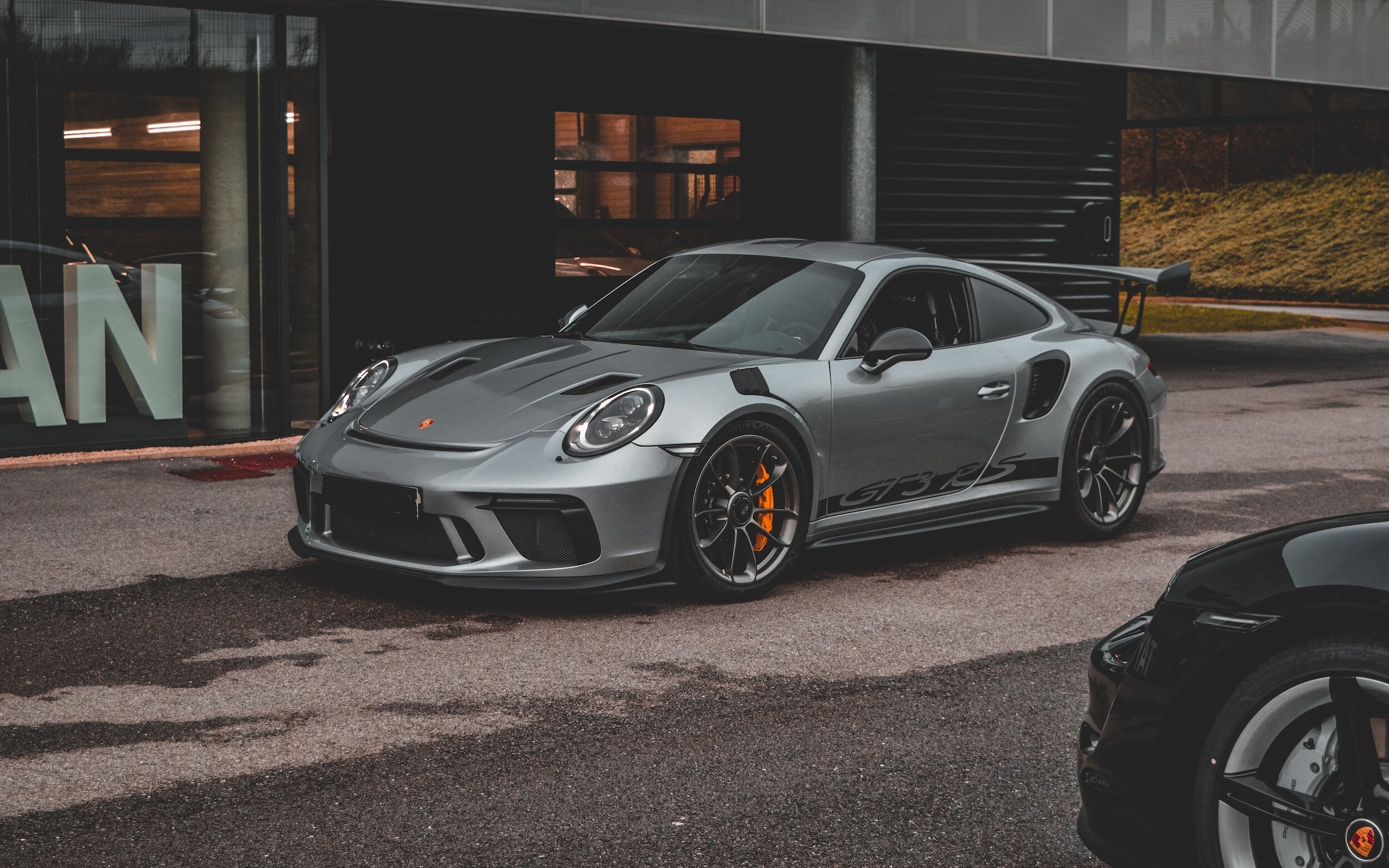 Bad drivers in a Porsche
