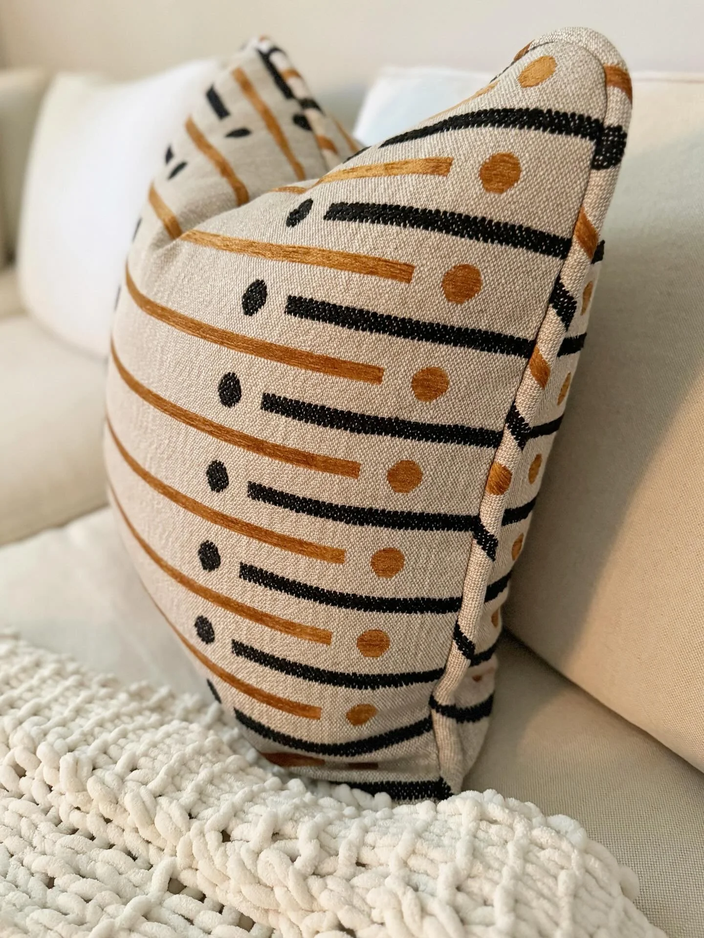 {chic} Halloween vibes 🧡🖤