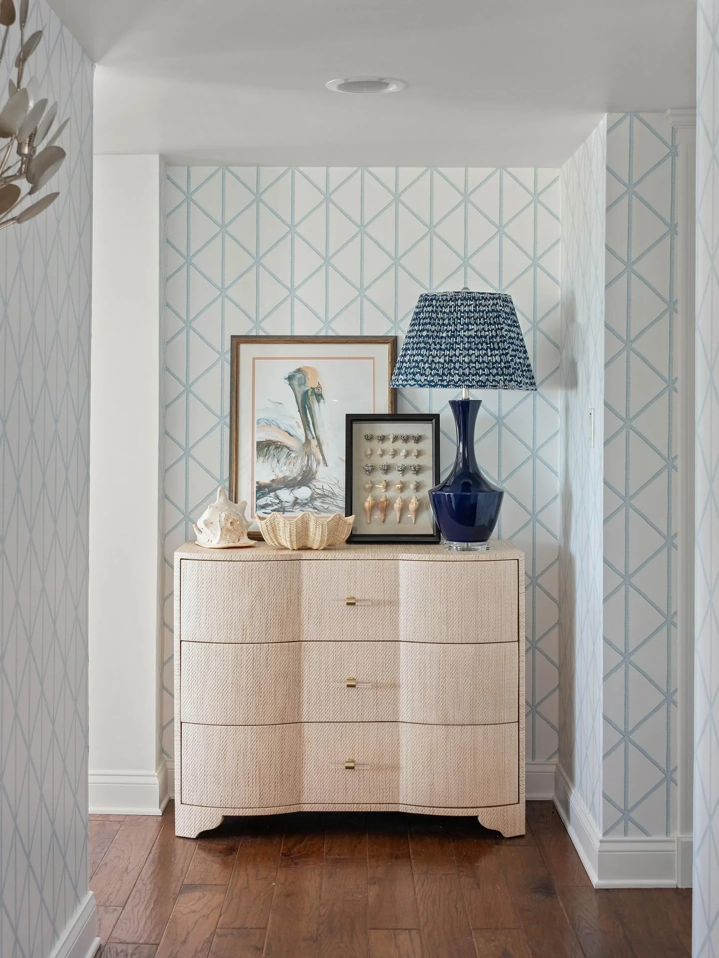 This New Smyrna Beach home is a forever favorite. Designed for grandparents who dreamed of a place their grandkids would love to visit, the goal was to capture an easy, collected elegance that felt perfectly at home by the water 🌊 Layered textures, 