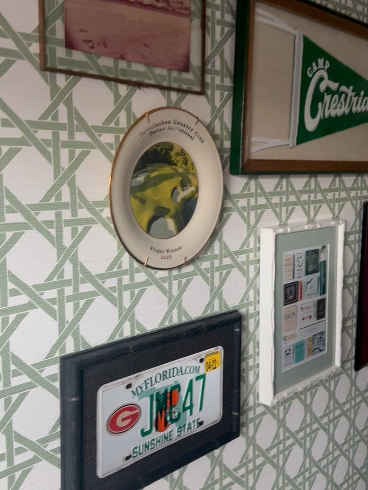 A peek into my own home! Swipe to see a few ways I&rsquo;ve been refreshing pieces around my house&hellip;

1. Gallery Wall - This wall in my den is filled with sentimental pieces I&rsquo;ve collected over time. The details + wallpaper backdrop bring