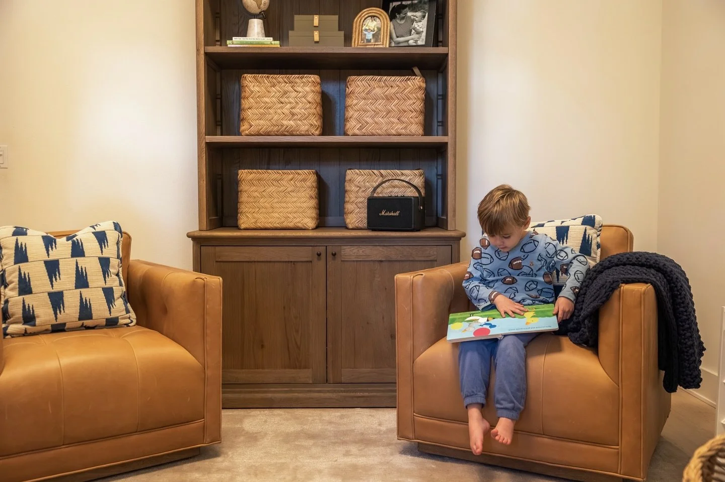 You don&rsquo;t have to wait to have a beauitful home. Here are the design choices I always follow for child-friendly, stylish spaces&hellip;

&bull; Chic and comfortable seating &ndash; leather or performance fabrics where parents actually sit.
&bul