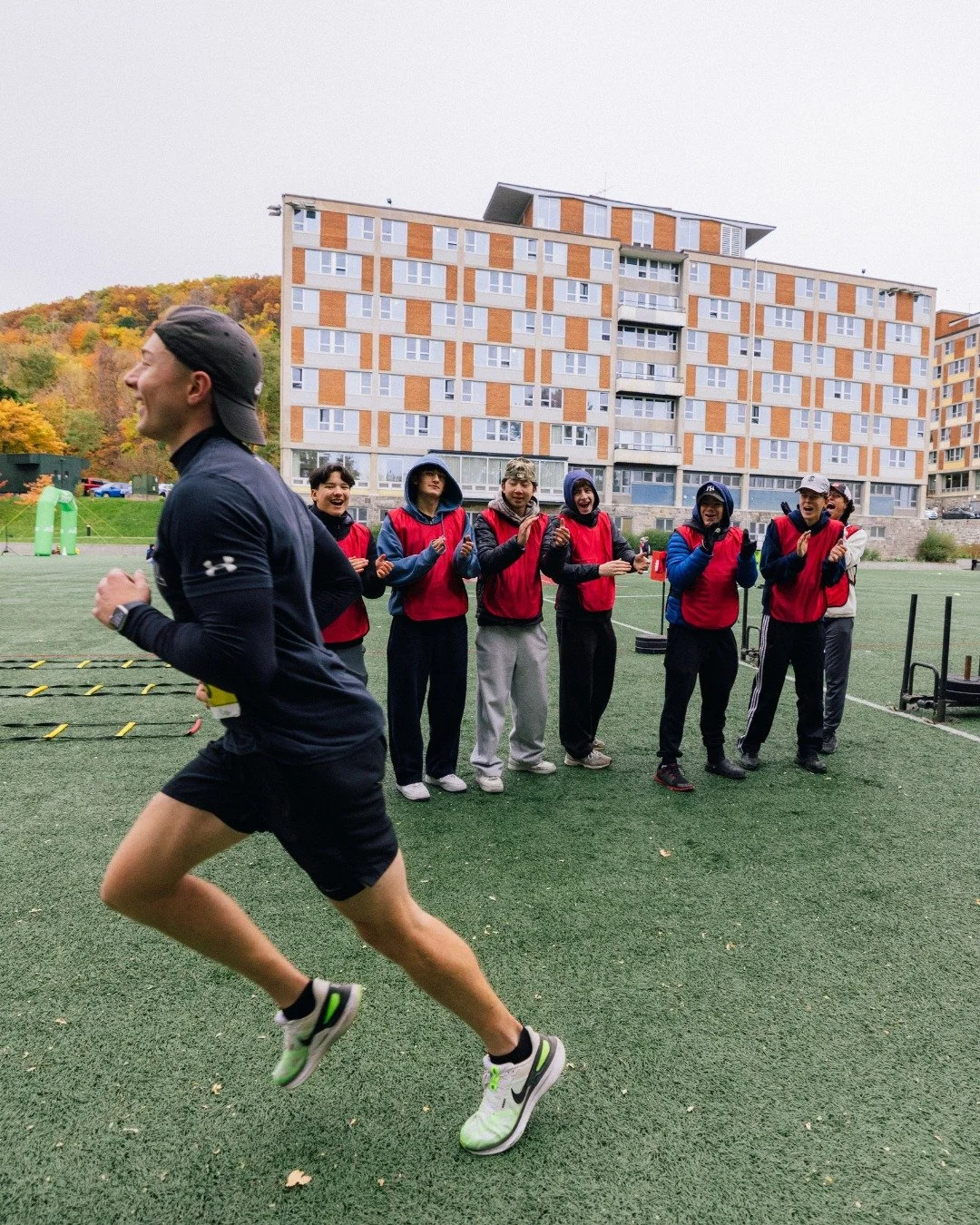 Nos b&eacute;n&eacute;voles : des h&eacute;ros et h&eacute;ro&iuml;nes en coulisses 🙌

Derri&egrave;re chaque &eacute;dition du D&eacute;fi Gendarme de fer, il y a des centaines de mains, de sourires et de c&oelig;urs engag&eacute;s. 

❤️ Un merci d