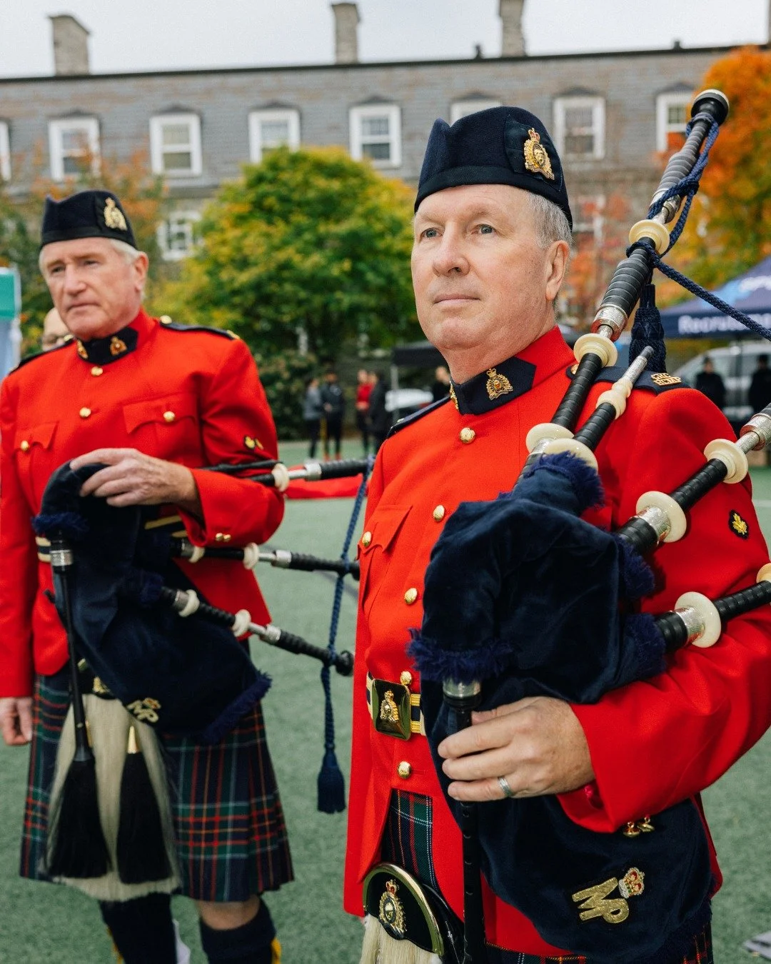 Aujourd&rsquo;hui, nous nous souvenons.

En ce Jour du Souvenir, nous rendons hommage aux sacrifices des v&eacute;t&eacute;ran(es) des Forces arm&eacute;es canadiennes et des ancien(nes) de la Gendarmerie royale du Canada (GRC - @grcrcmppolice).

❤️ 