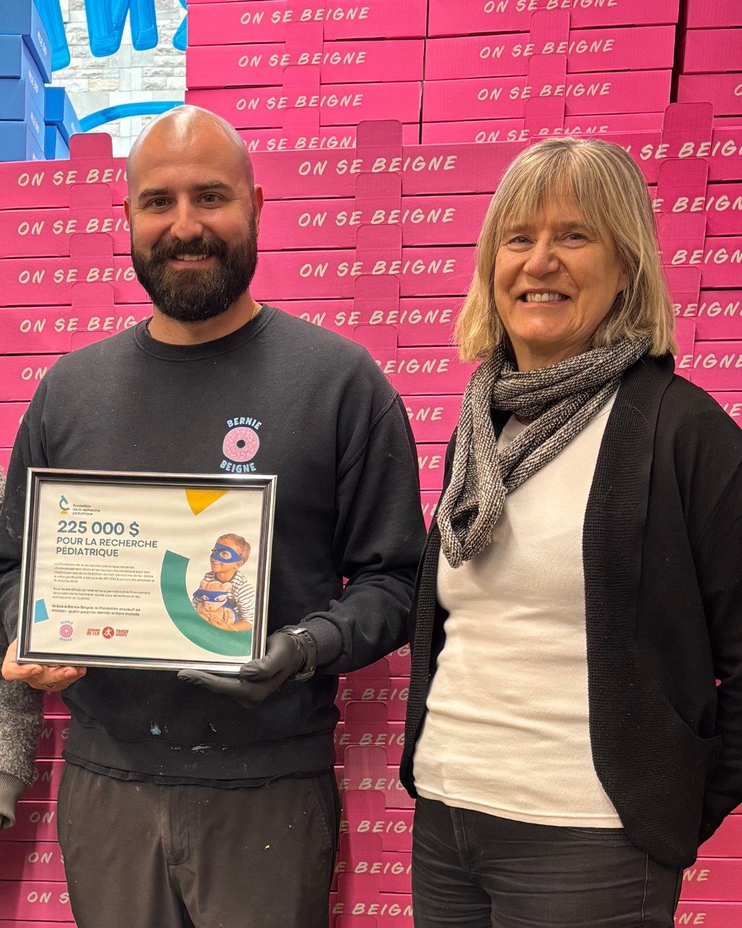 Chez Bernie Beigne, la solidarit&eacute; se p&eacute;trit &agrave; la main. 🍩

Pendant un mois, @berniebeigne a d&eacute;velopp&eacute; un beigne exclusif aux couleurs de la Fondation de la recherche p&eacute;diatrique, permettant d&rsquo;amasser pl