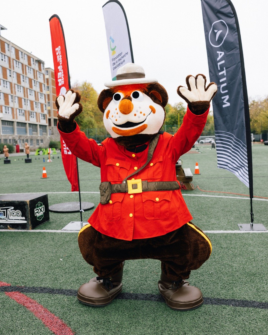 🎄 Joyeux temps des F&ecirc;tes de la part du D&eacute;fi Gendarme de fer! 

Merci &agrave; tous ceux qui ont transform&eacute; chaque obstacle en impact pour la recherche p&eacute;diatrique ❤️

2026 nous attend avec de nouveaux d&eacute;fis&hellip; 