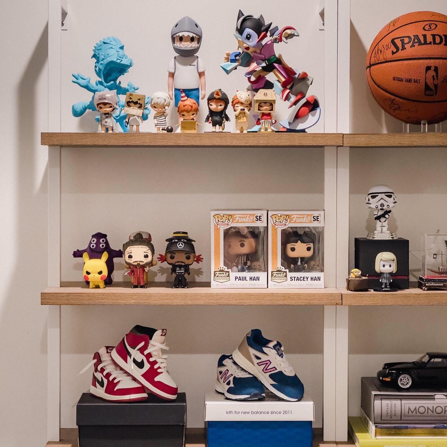 #tramptshelfie What else do you guys collect besides toys? My wallet is very glad I don&rsquo;t collect sneakers, toys are already melting my credit cards. 💳🔥😅 &bull; 📷 by @roomfoursquares 

&mdash;&mdash;&mdash;&mdash;&mdash;&mdash;&mdash;&mdash