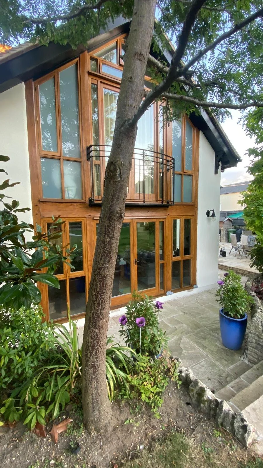 Exterior painting and decorating services