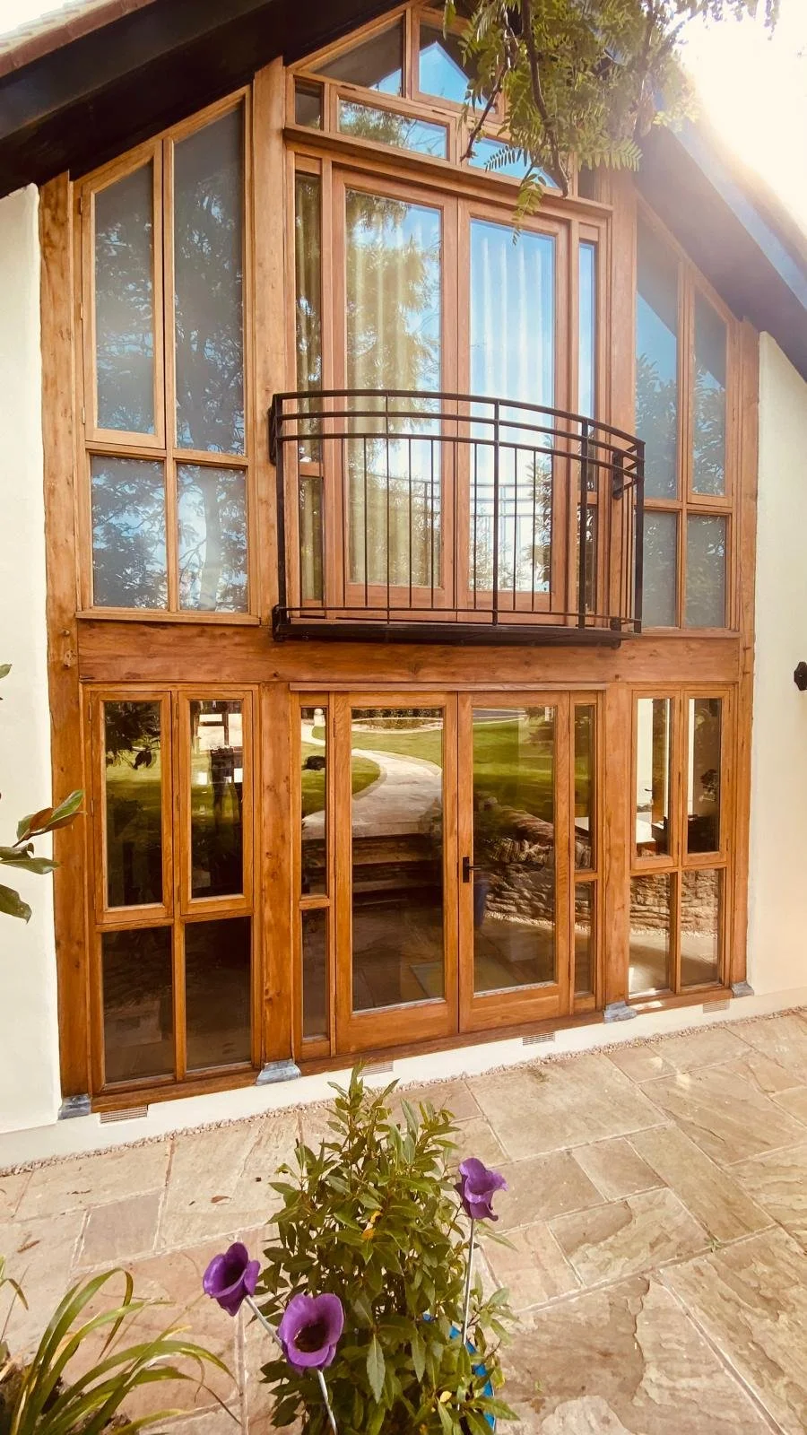 Exterior painting and decorating services