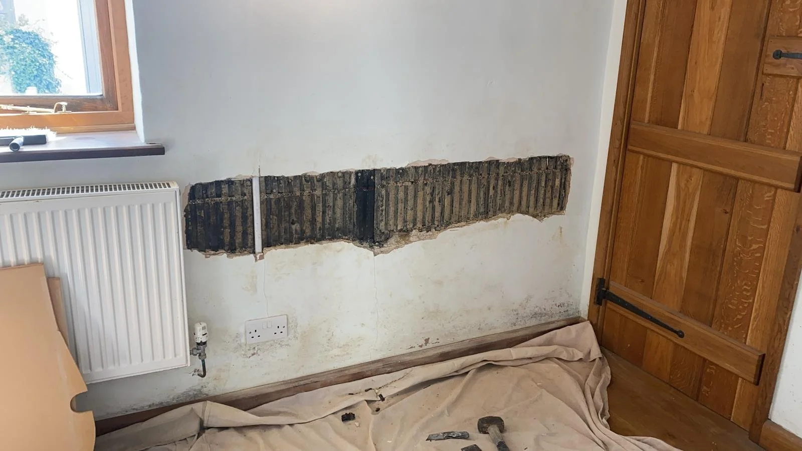 Interior painting and decorating services