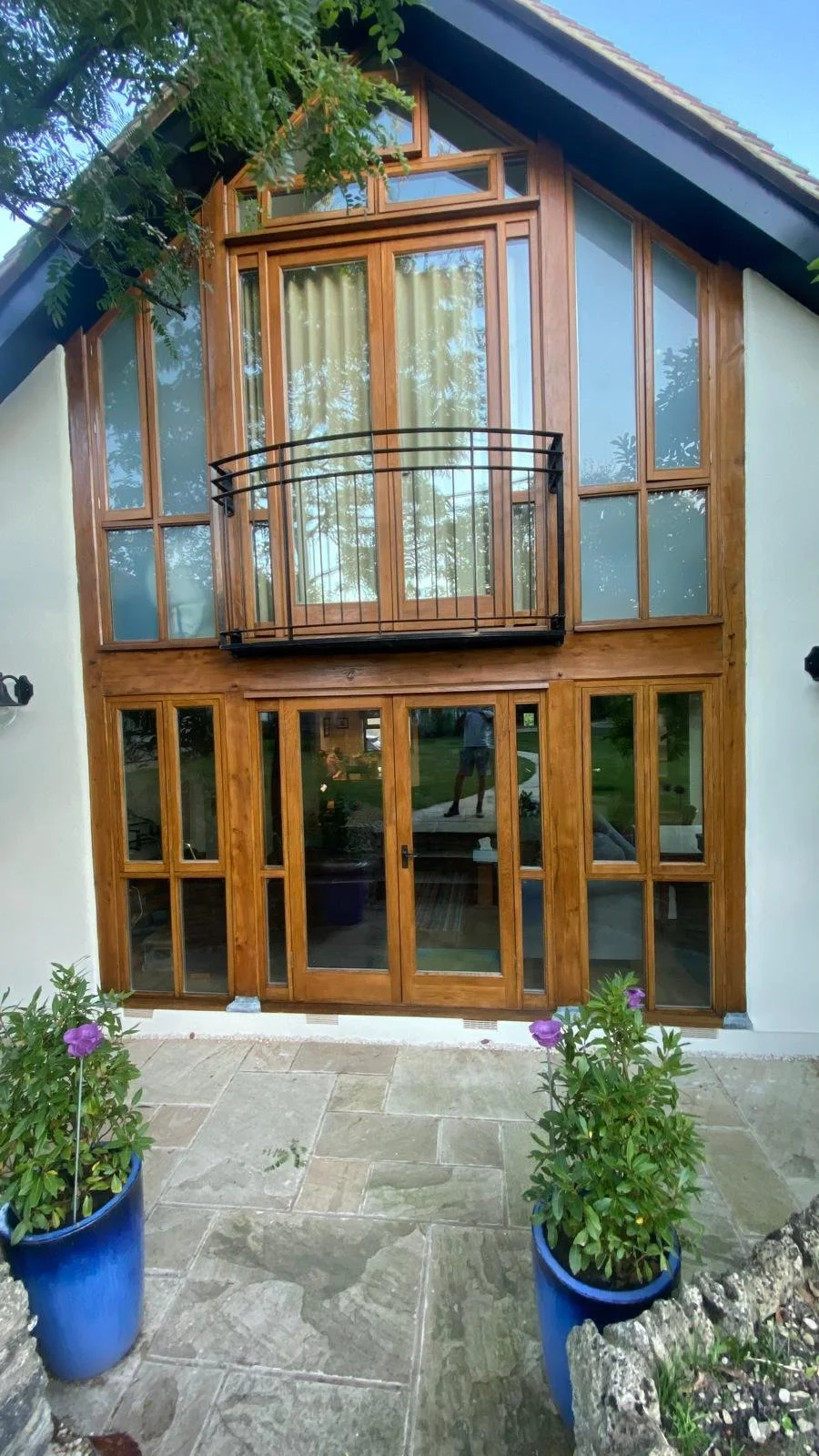 Exterior painting and decorating services