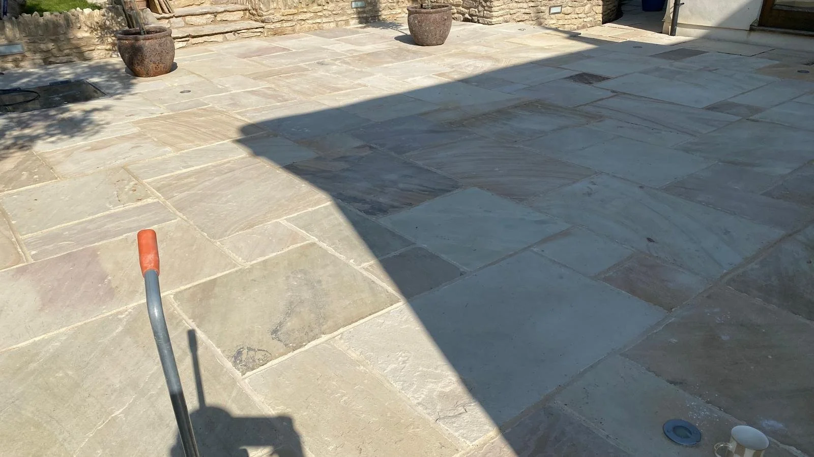 Exterior painting and decorating services