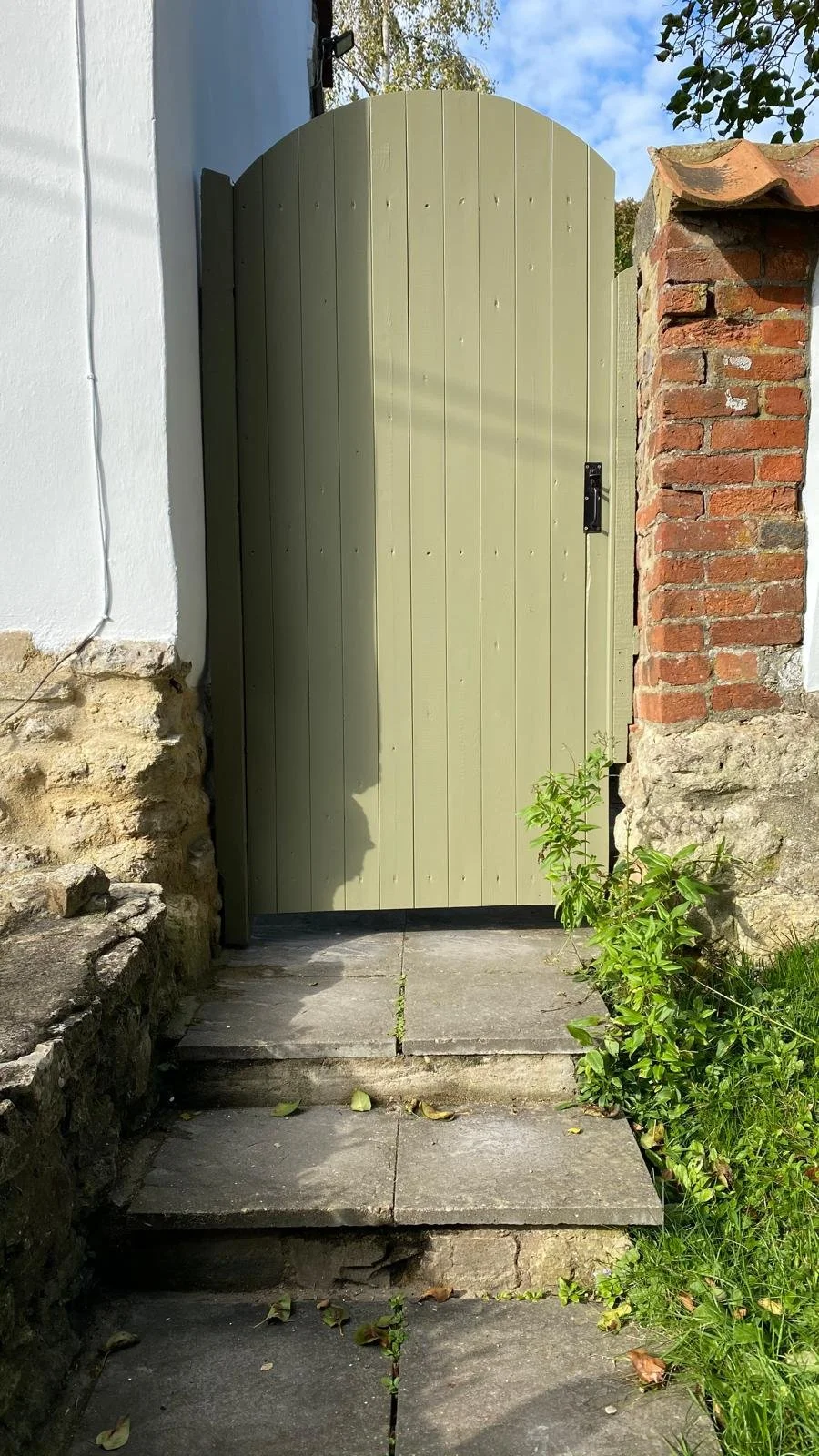 Exterior painting and decorating services