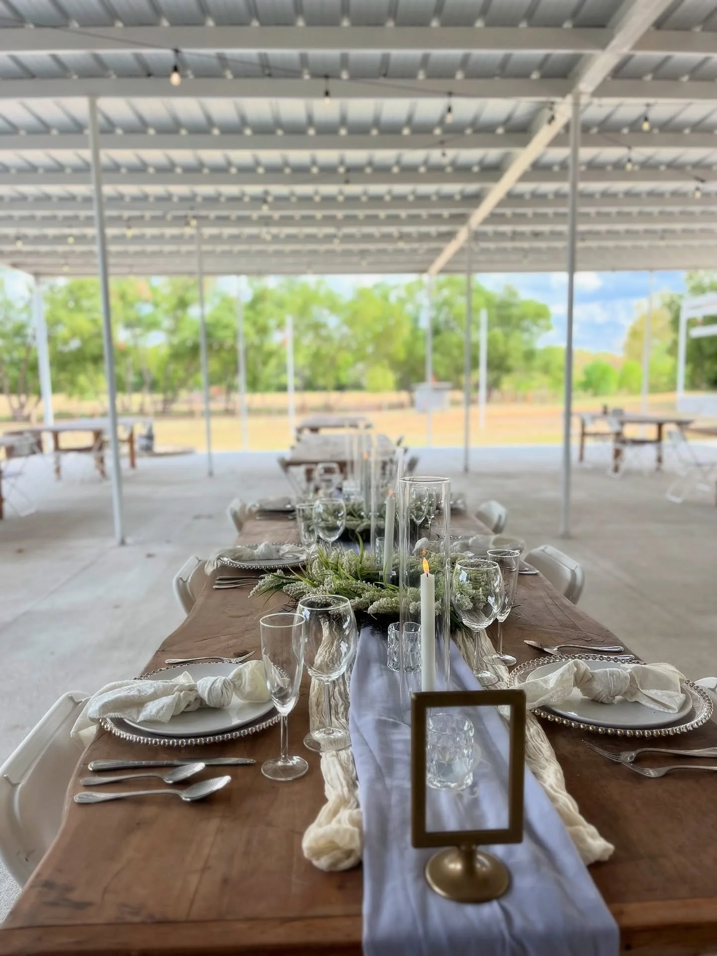 ✨Talk about a dream team!✨

From the perfect place settings to the &ldquo;how-did-they-think-of-that?&rdquo; details, Accents &amp; Events knows how to make a table stop you in your tracks.

Pair them with Southern Star&rsquo;s wide-open spaces + all
