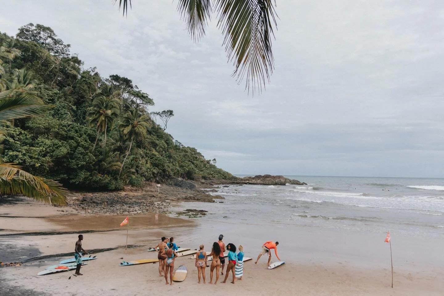 The YTT surf day = pure joy 🌊✨
A gift from our school to experience the magic of Itacar&eacute;, together.

Huge gratitude to @easydropsurfcamp &mdash; our partners in waves from the very start.

📷 @newton411vm 

#TheSoulfulKind #YTTPortugal #YTTBr
