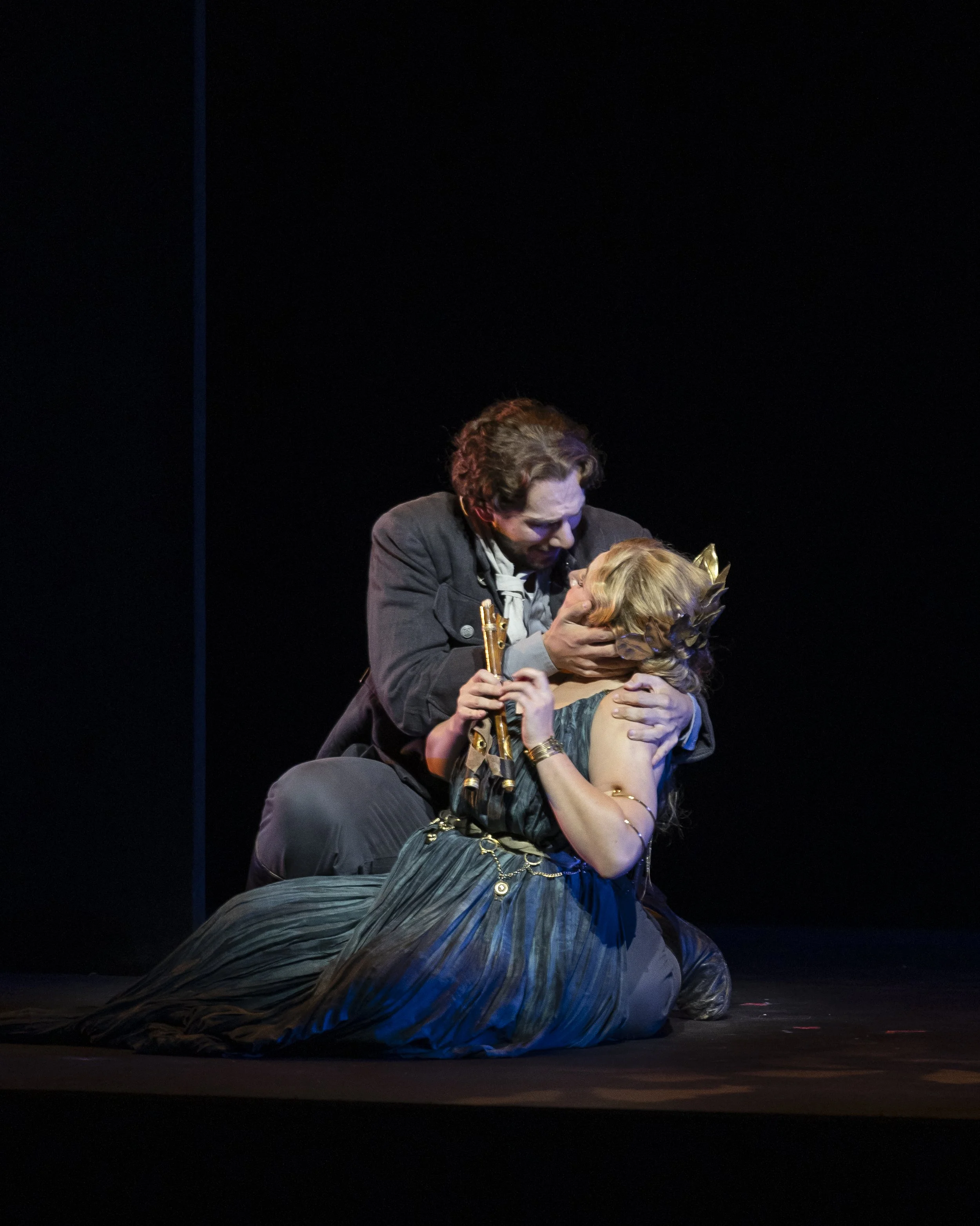 Leukippos GRABBING.jpg