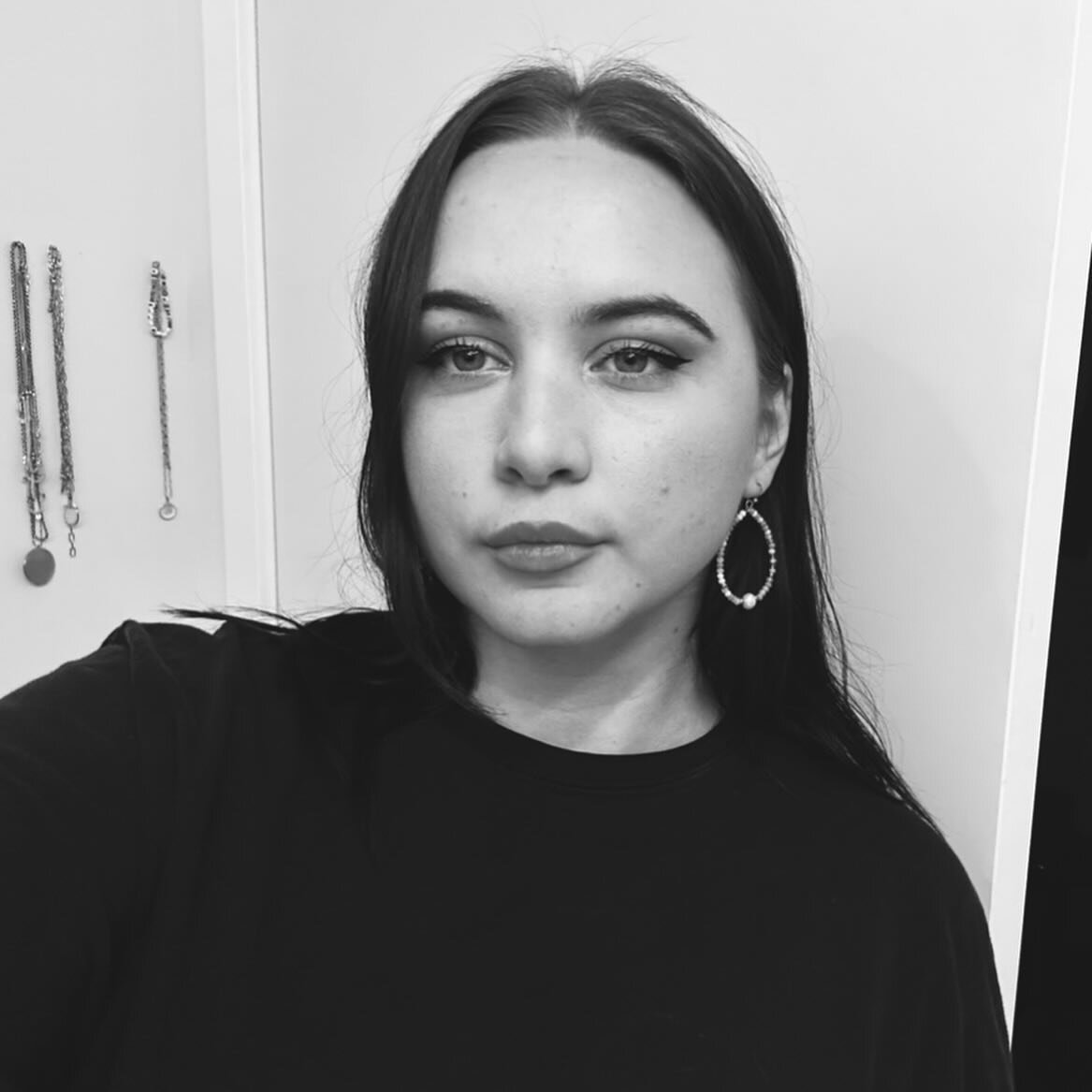 thursday check innnnnnnn 

.

nearing my five year #boozefree anniversary ❤️&zwj;🔥

what should I do to celebrate? 🤔 I am already getting myself a cake, which I don't think I've done for any reason ever, so I'll have thatttttt 

and my cats 🐈🐈&zw