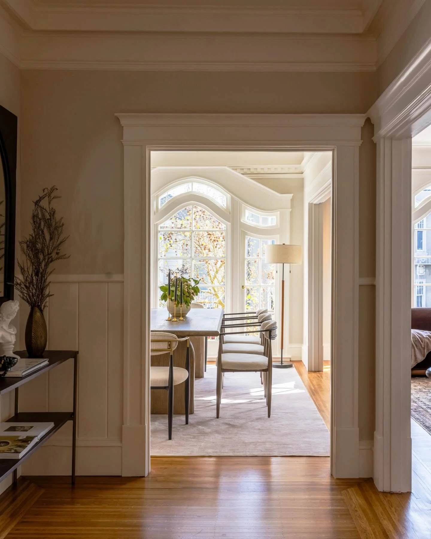 Capturing the beautiful work of my dear friends at @awhilehq_ ✨

.
.
.
.
.
#interiorsphotography #homestaging #interiordesign #interiorsphotographer #sfphotographer